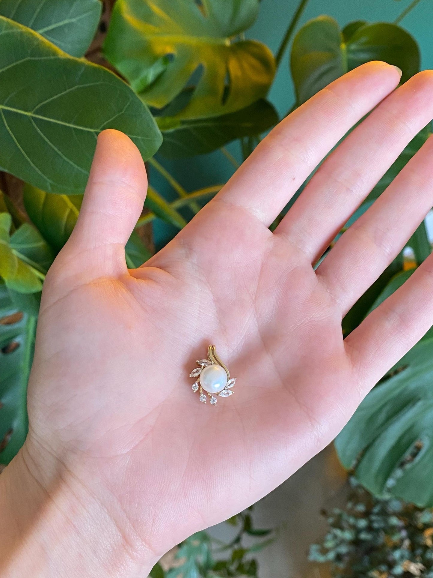 Vintage Solid 10k Yellow Gold Clear Spinel Pearl Charm