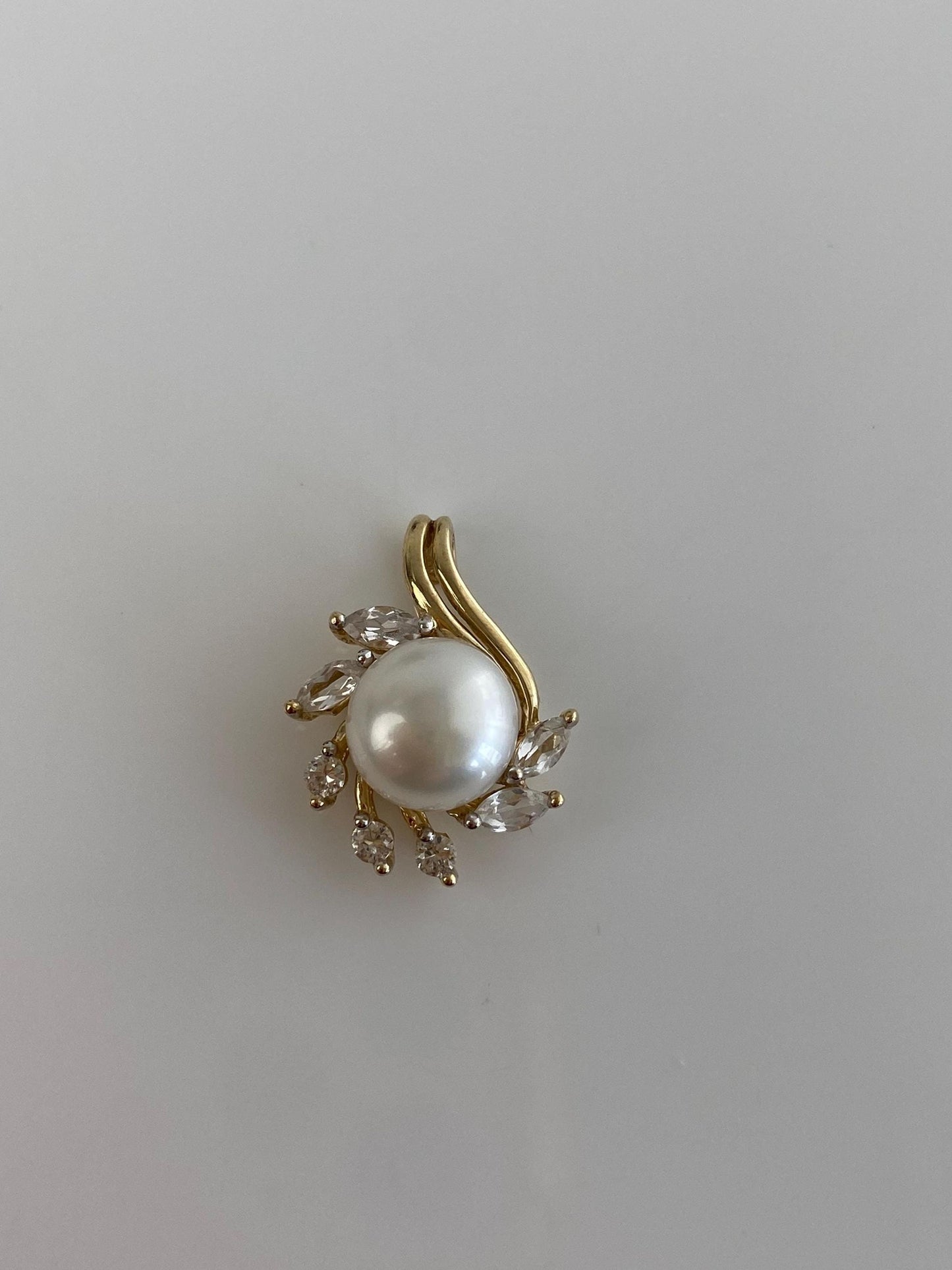 Vintage Solid 10k Yellow Gold Clear Spinel Pearl Charm