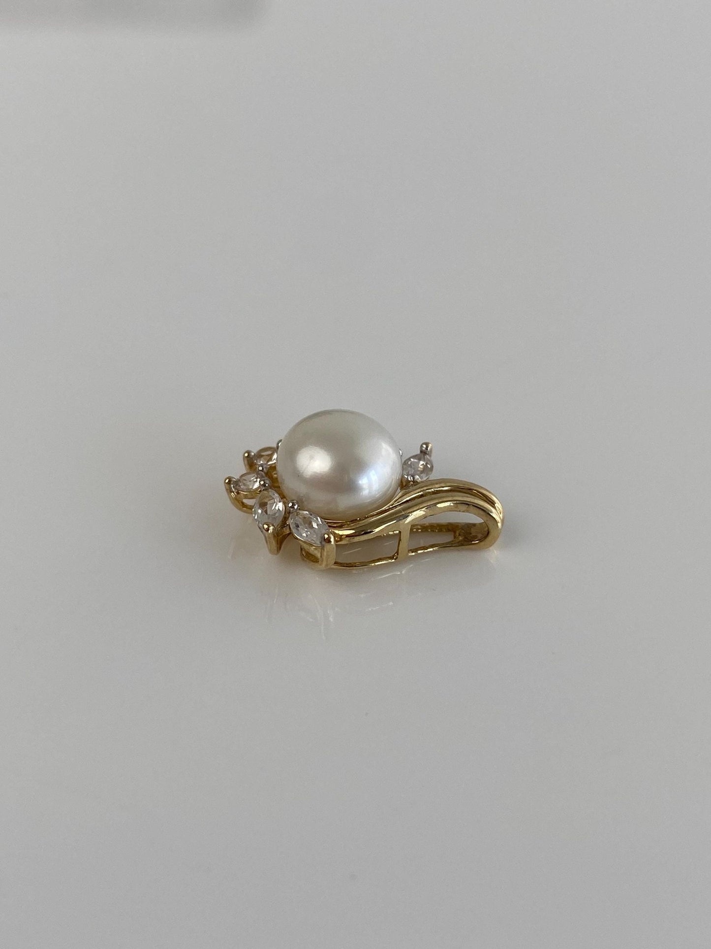 Vintage Solid 10k Yellow Gold Clear Spinel Pearl Charm