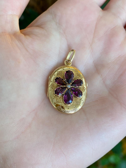 Vintage Solid 18k Yellow Gold Purple Cubic Zirconia Seed Pearl Flower Engraved Locket Charm