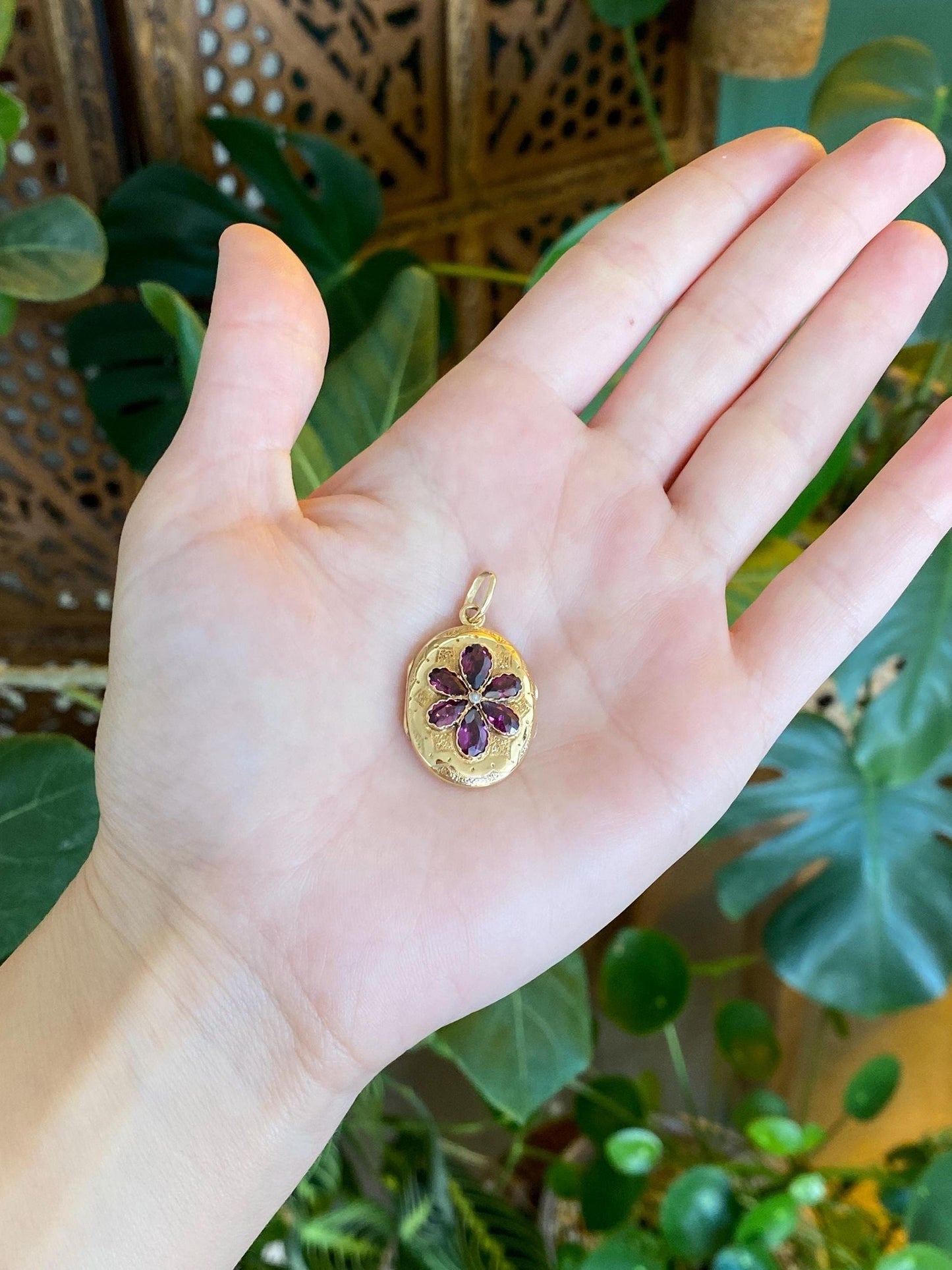 Vintage Solid 18k Yellow Gold Purple Cubic Zirconia Seed Pearl Flower Engraved Locket Charm