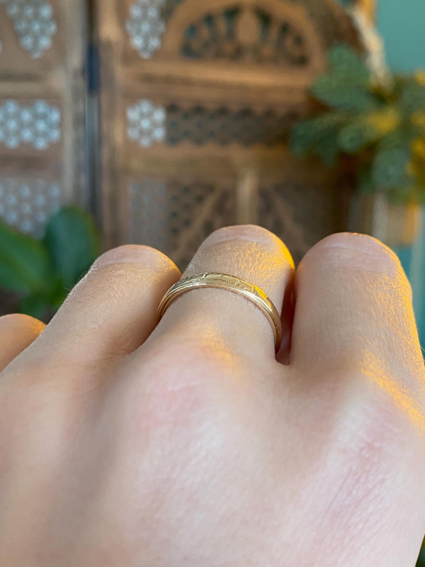 Vintage Solid 14k Yellow Gold Designed Ring Band - Size 6.75