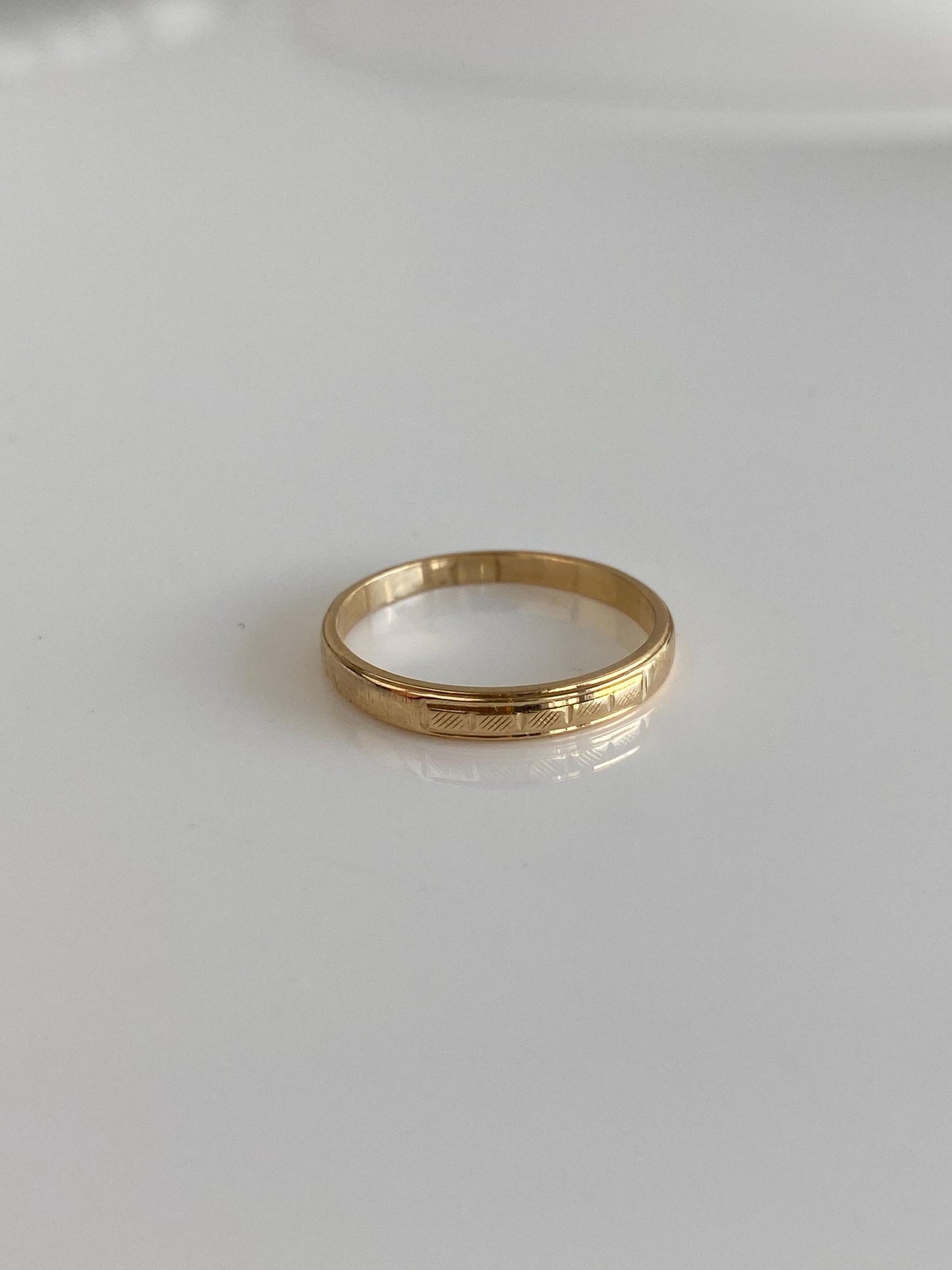 Vintage Solid 14k Yellow Gold Designed Ring Band - Size 6.75