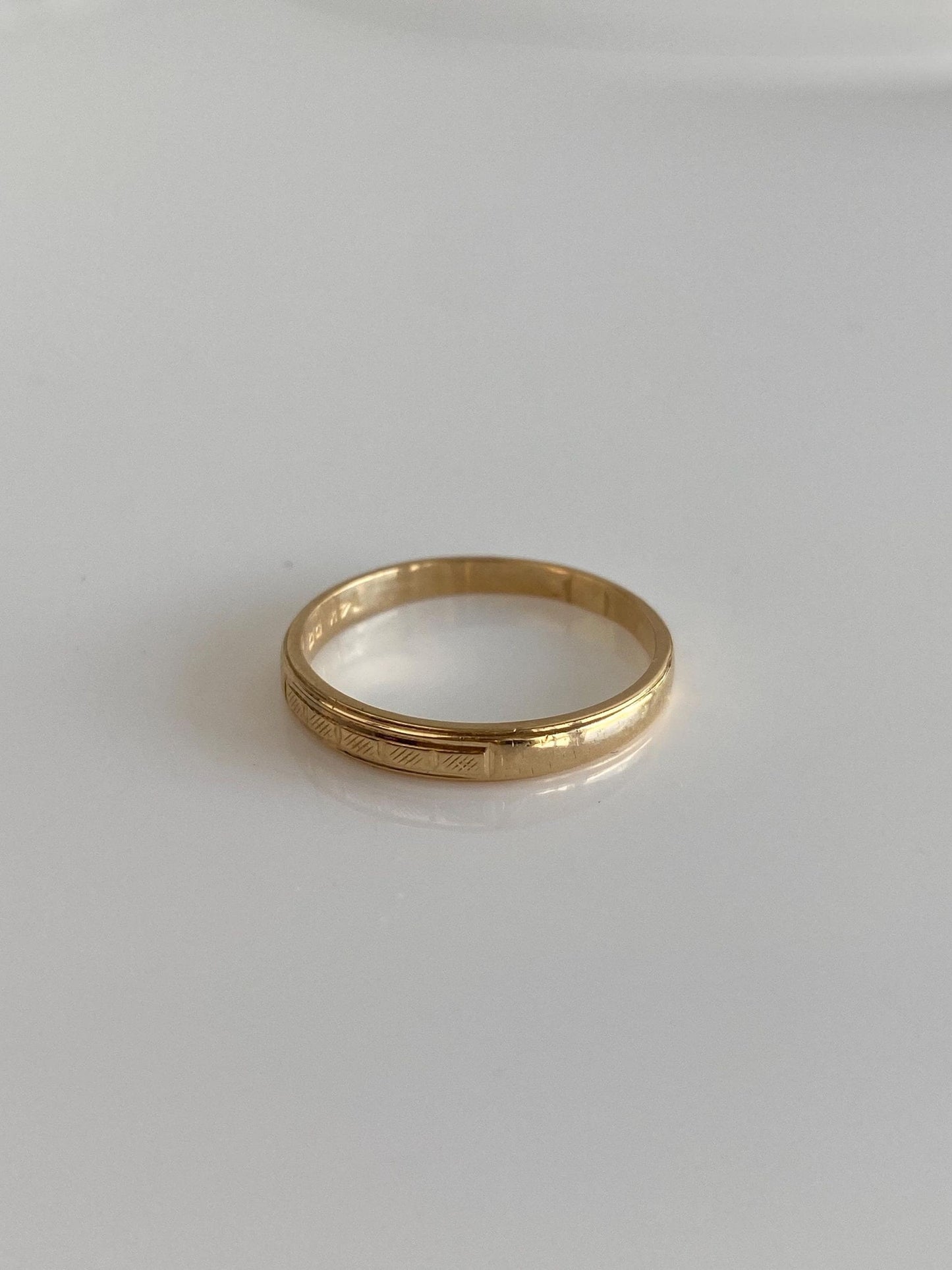 Vintage Solid 14k Yellow Gold Designed Ring Band - Size 6.75