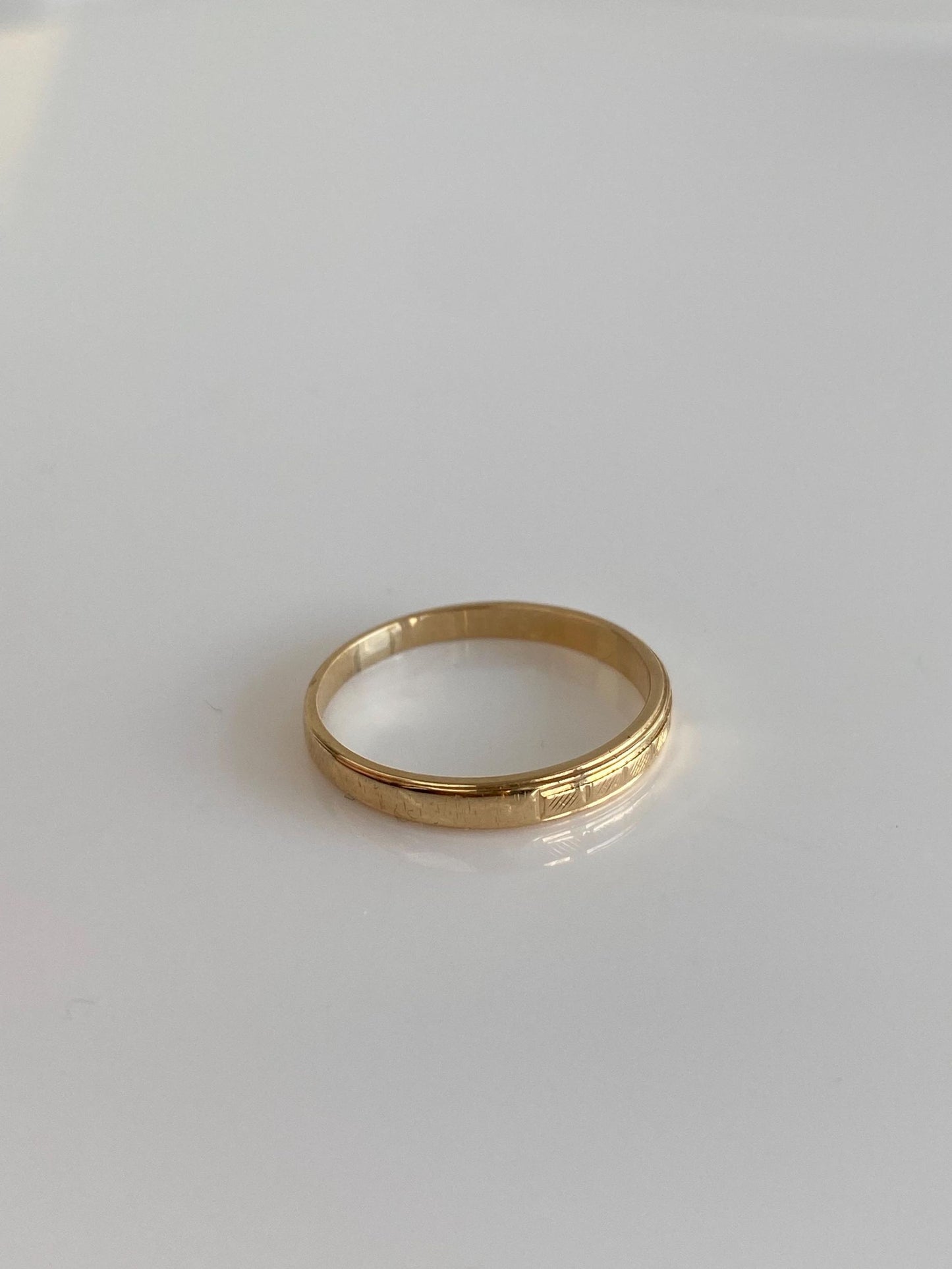 Vintage Solid 14k Yellow Gold Designed Ring Band - Size 6.75