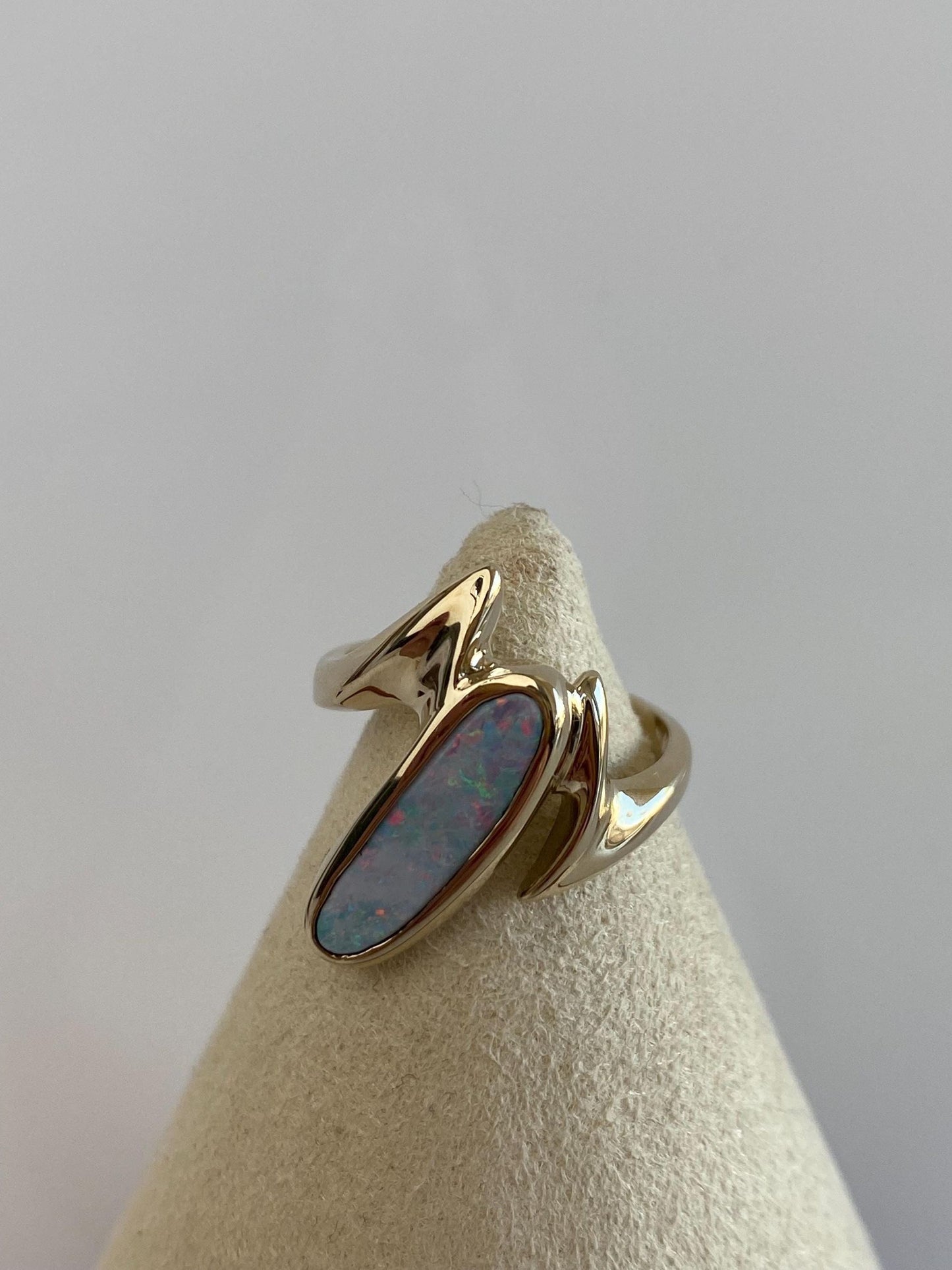 Vintage Solid 14k Yellow Gold Opal Doublet Ring - Size 5.75