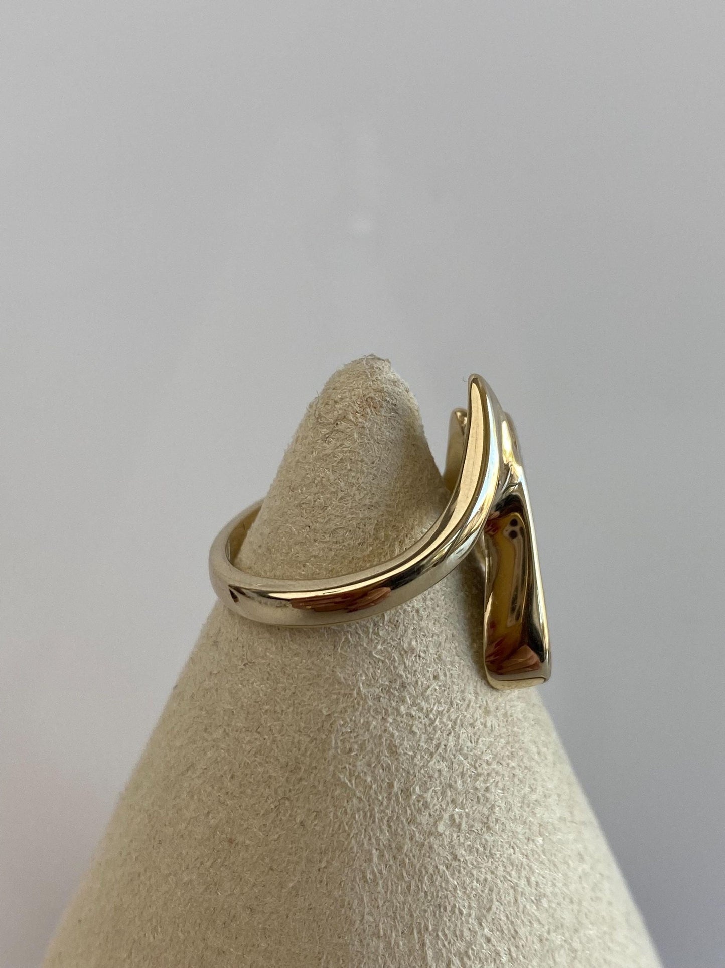 Vintage Solid 14k Yellow Gold Opal Doublet Ring - Size 5.75