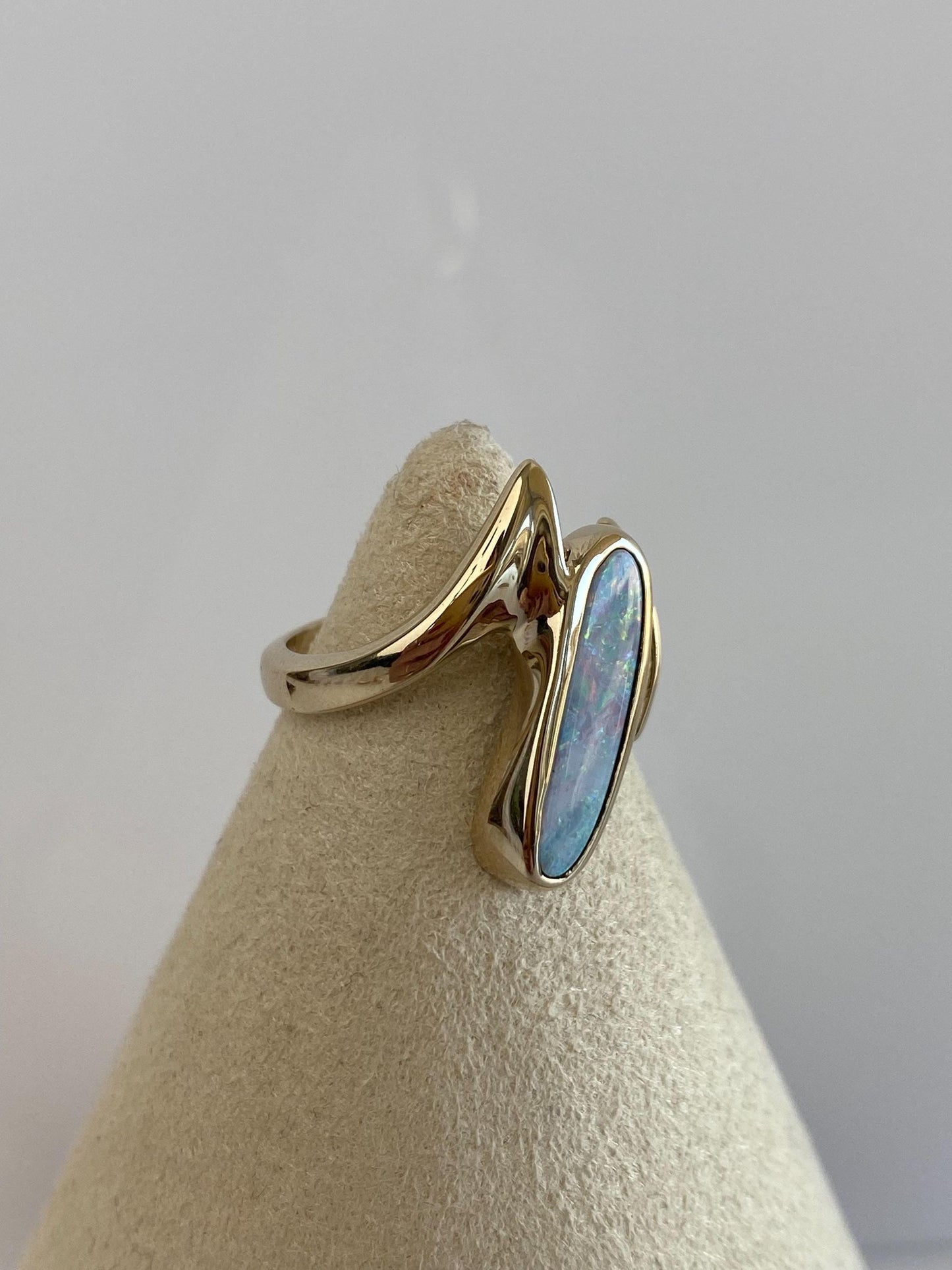 Vintage Solid 14k Yellow Gold Opal Doublet Ring - Size 5.75
