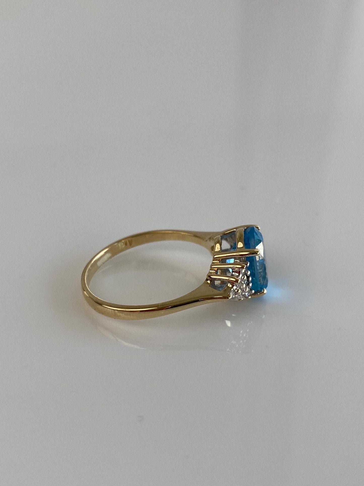 Vintage Solid 14k Yellow Gold Diamond Topaz Ring - Size 6.5