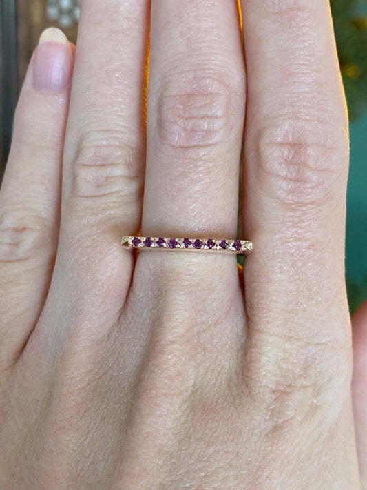 Vintage Solid 14k Yellow Gold Pink Sapphire Row Flat Edge Ring - Size 6.75
