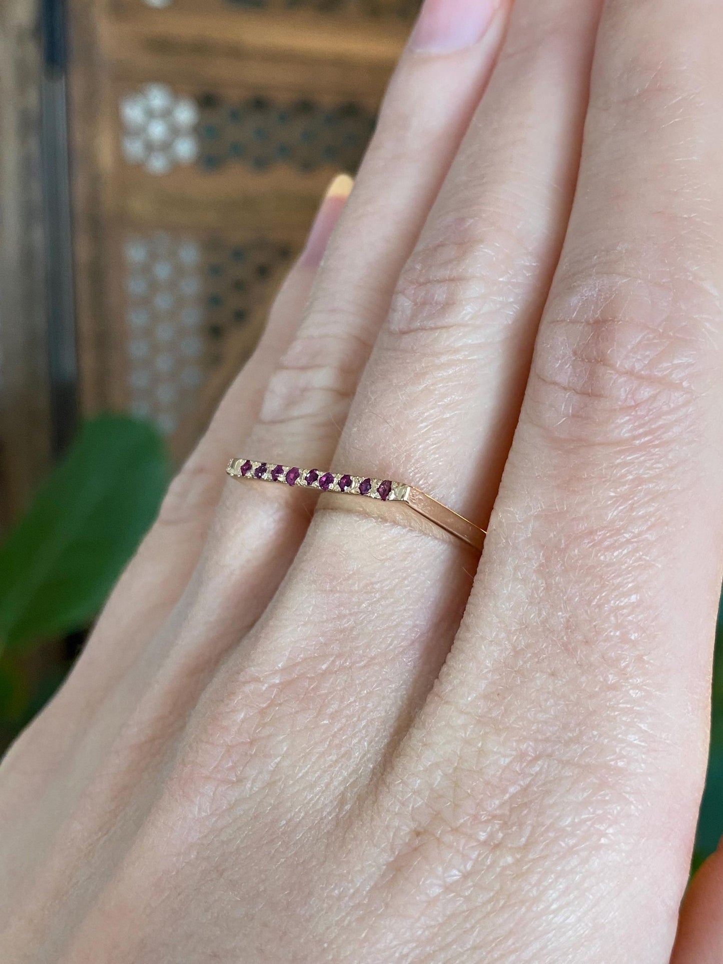 Vintage Solid 14k Yellow Gold Pink Sapphire Row Flat Edge Ring - Size 6.75