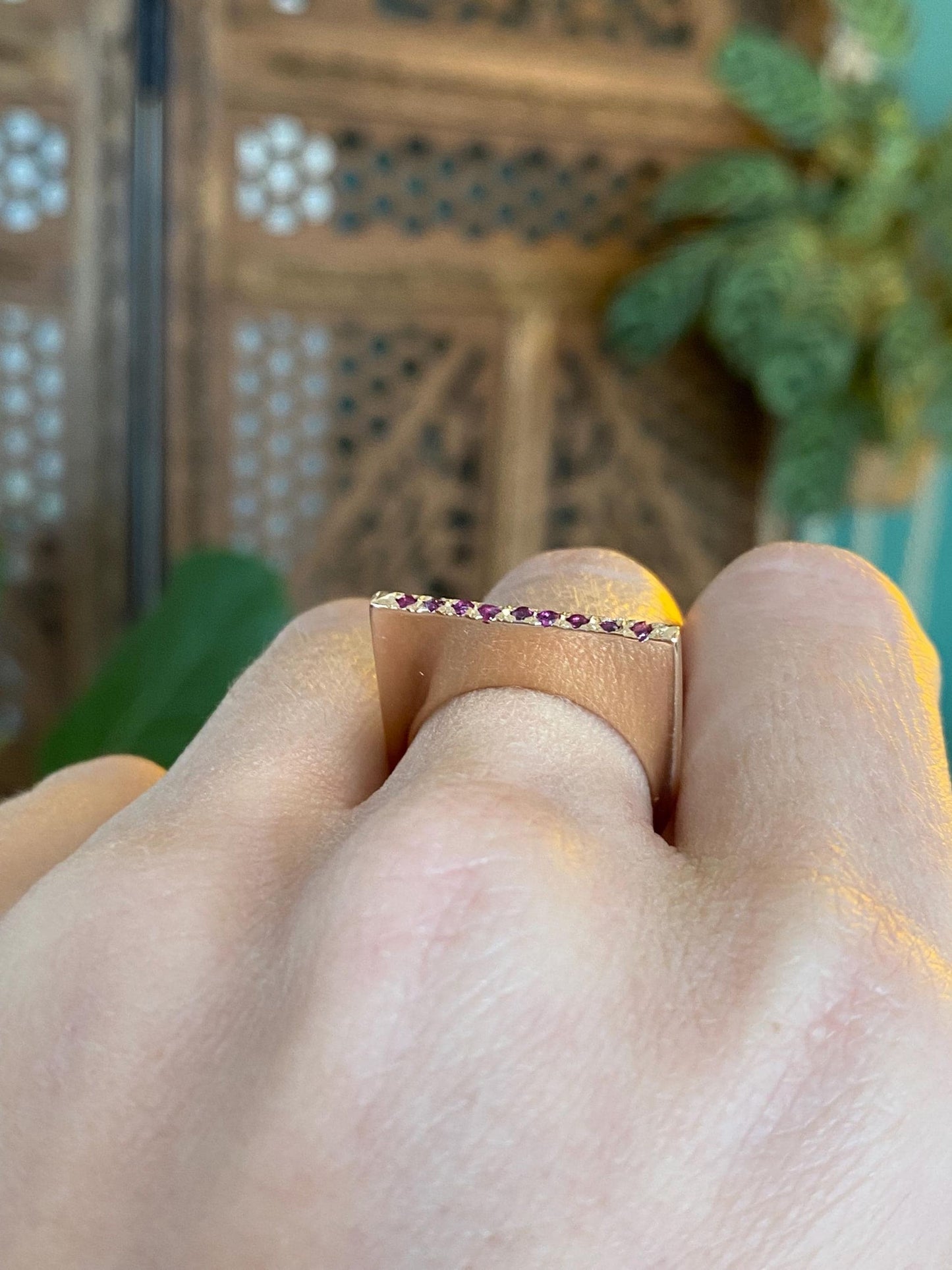 Vintage Solid 14k Yellow Gold Pink Sapphire Row Flat Edge Ring - Size 6.75