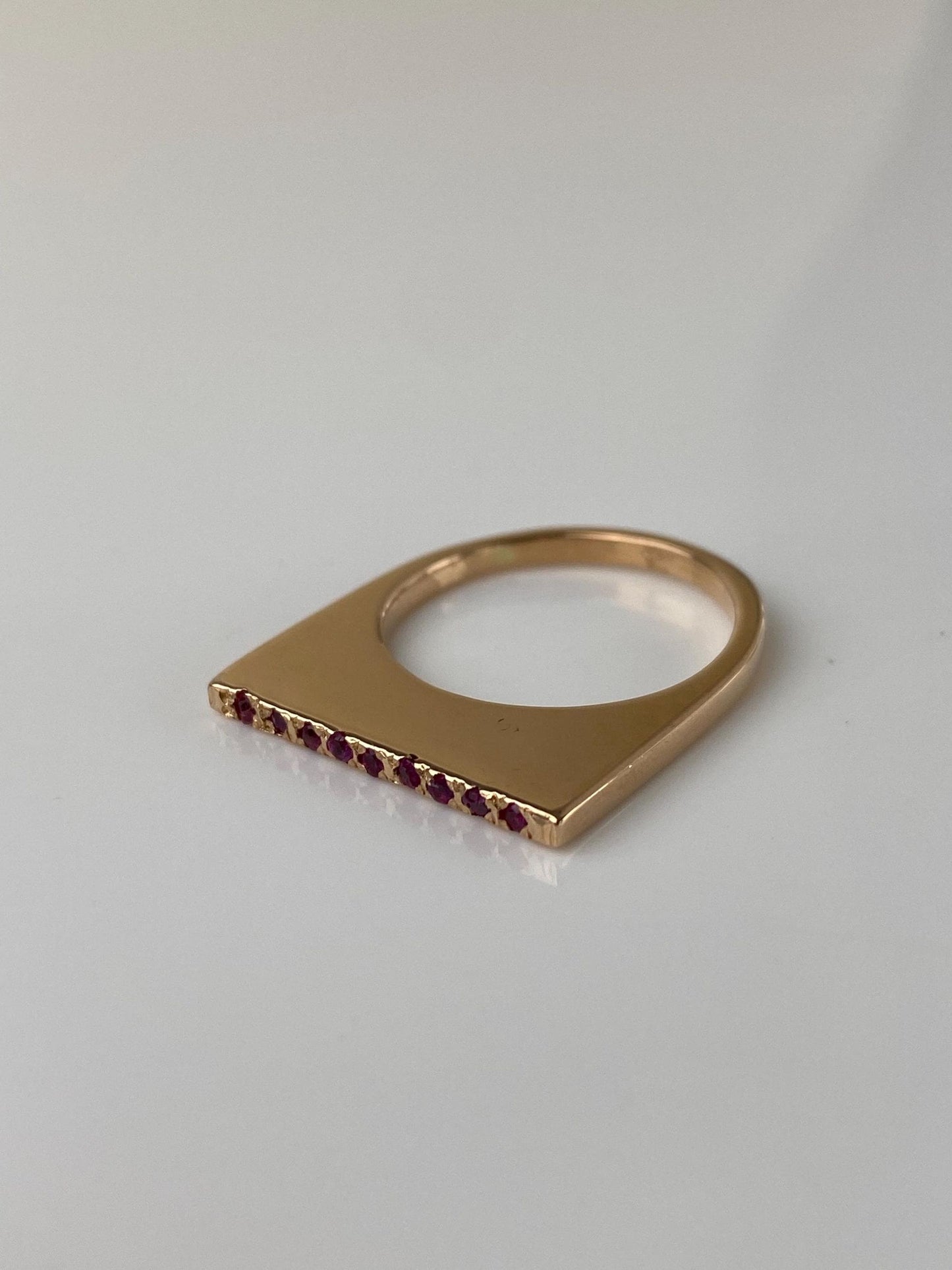 Vintage Solid 14k Yellow Gold Pink Sapphire Row Flat Edge Ring - Size 6.75