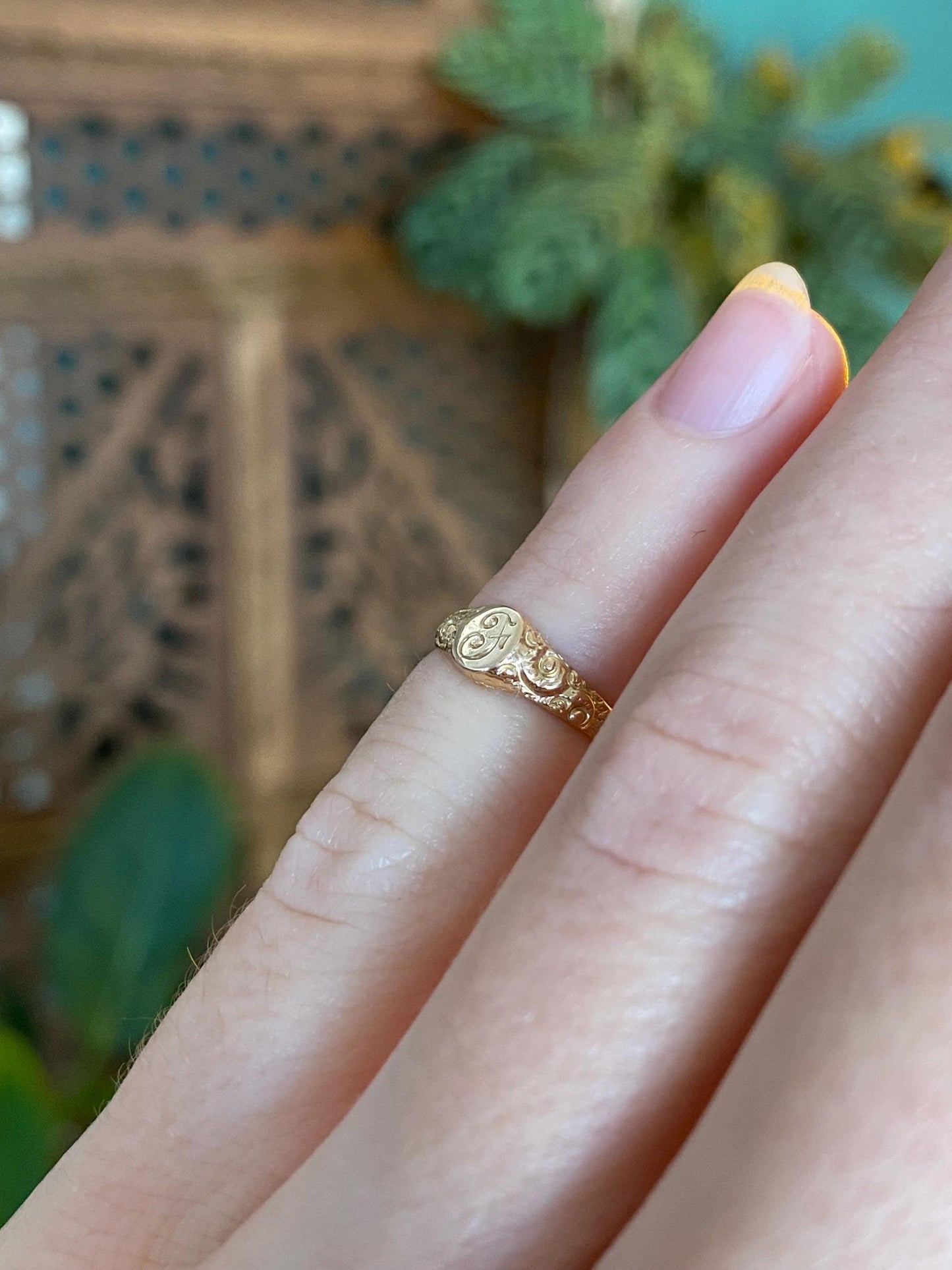 Vintage Solid 10k Yellow Gold Monogram Baby Signet Ring
