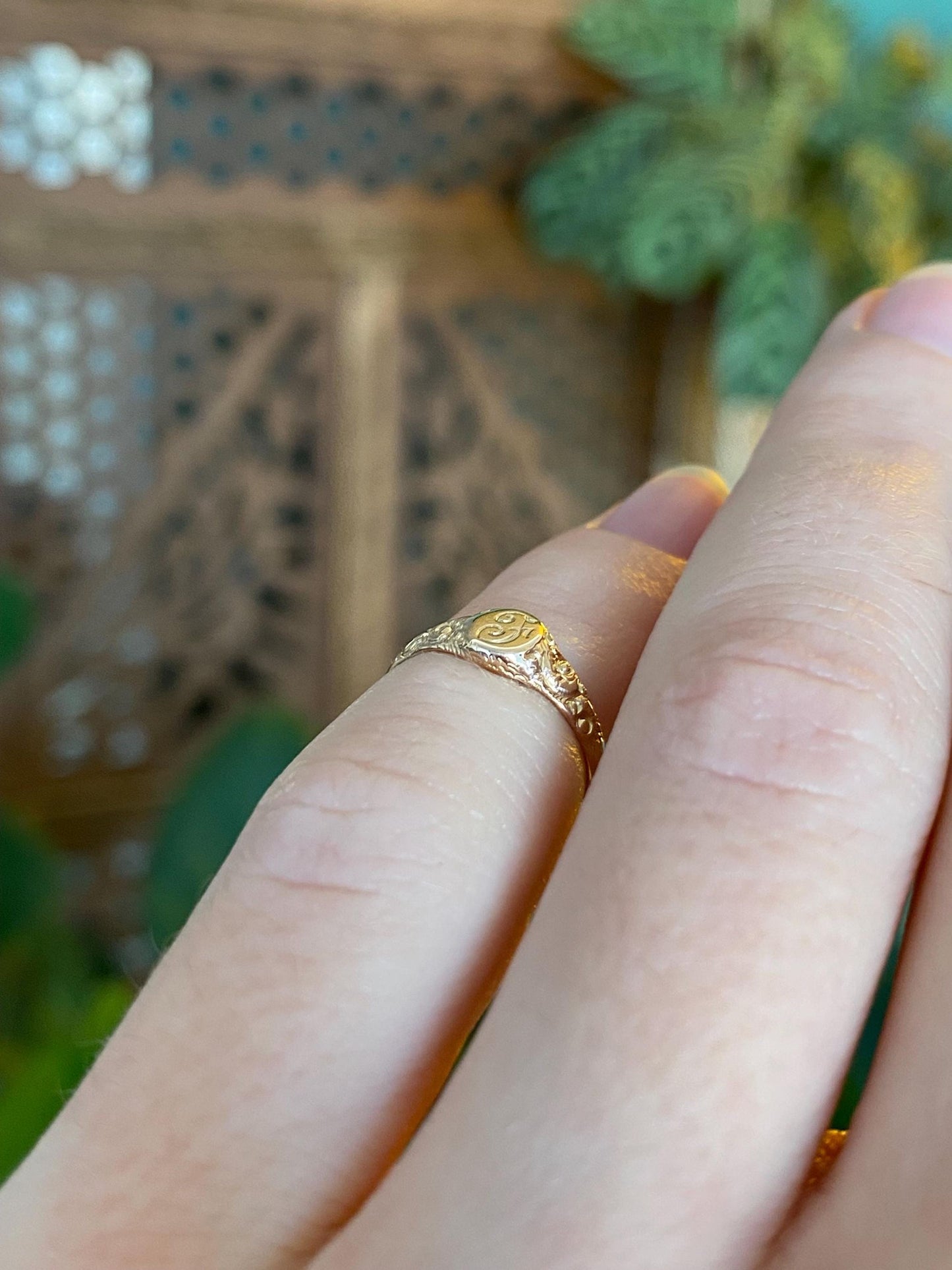 Vintage Solid 10k Yellow Gold Monogram Baby Signet Ring