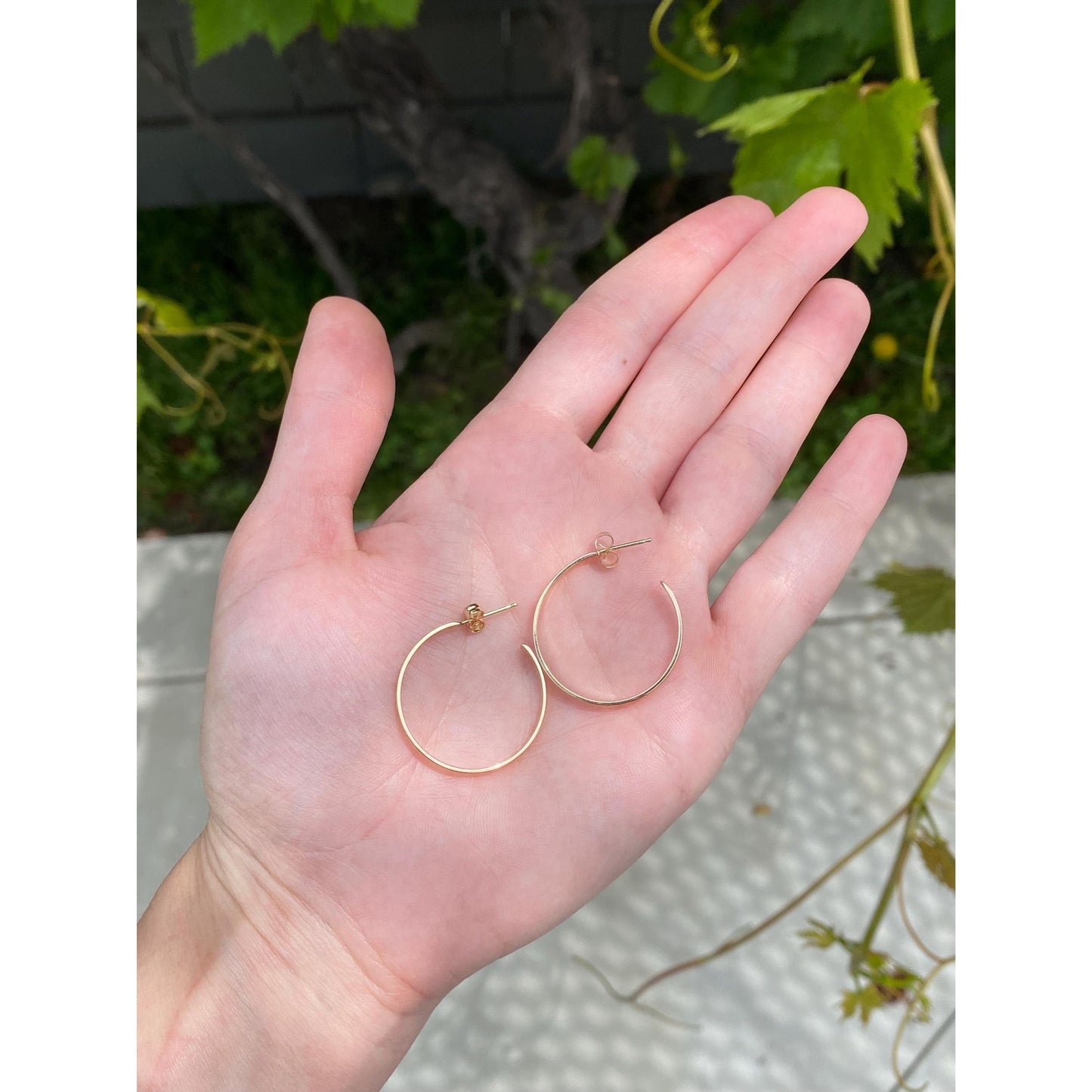 Vintage Solid 14k Yellow Gold Diamond Cut Hoop Earrings