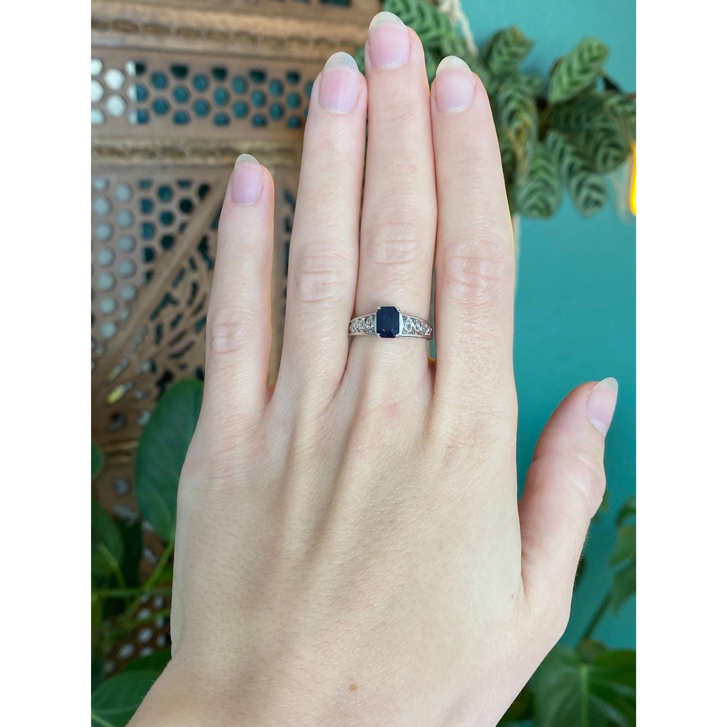 Vintage Solid 10k White Gold Blue Spinel Ring - Size 5.75