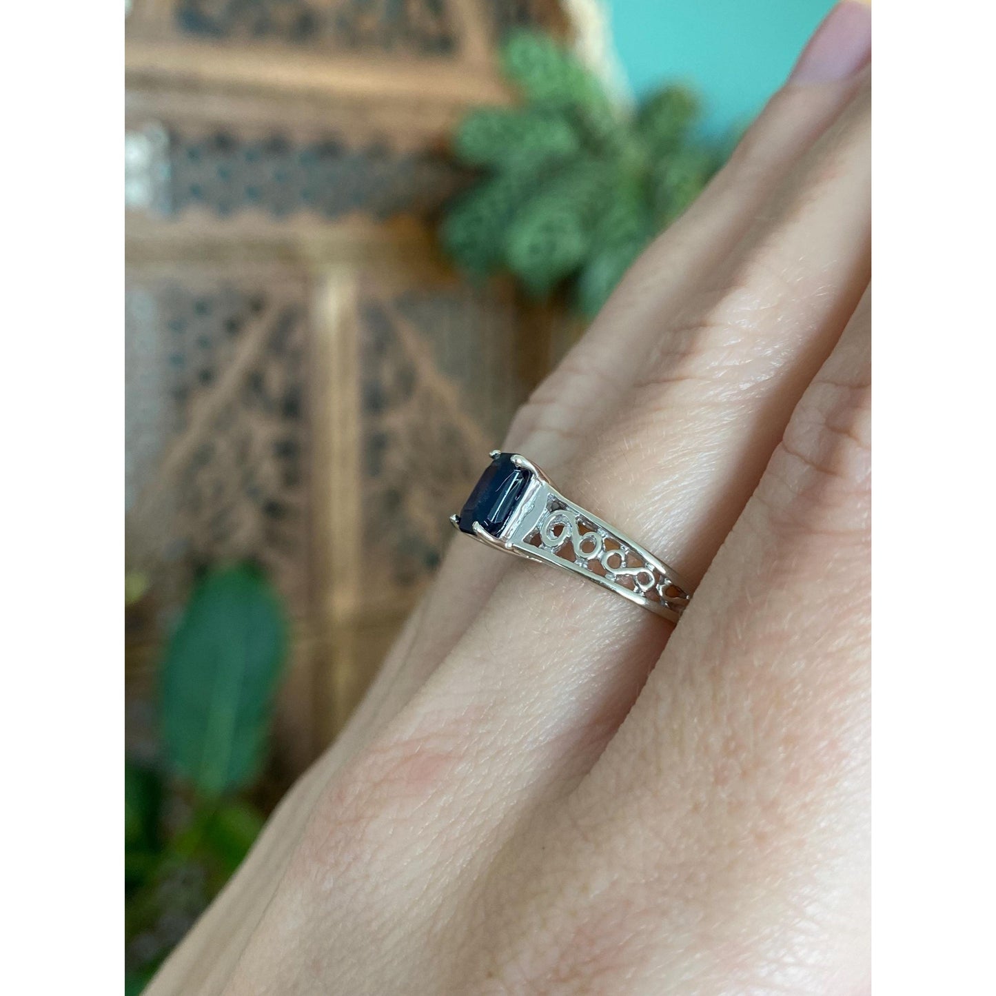 Vintage Solid 10k White Gold Blue Spinel Ring - Size 5.75
