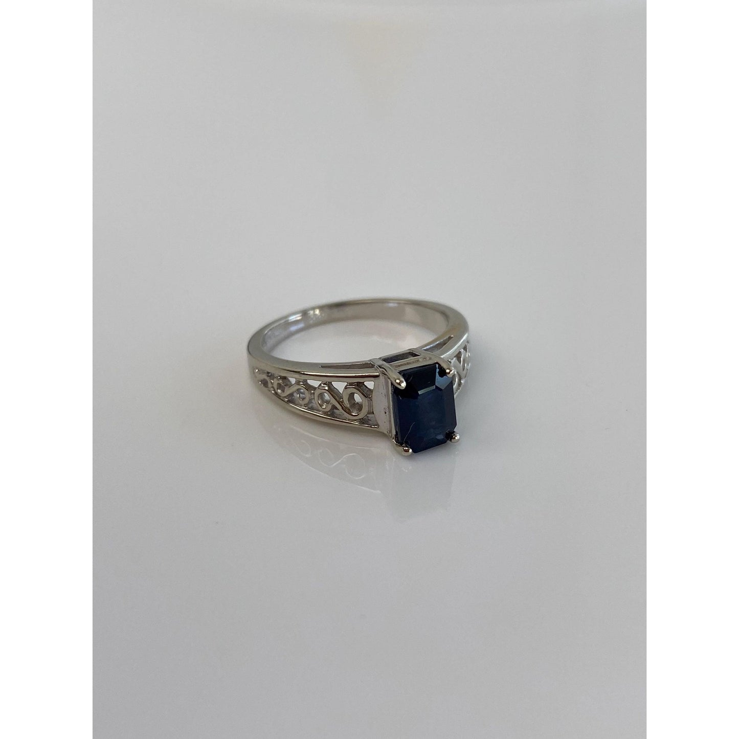 Vintage Solid 10k White Gold Blue Spinel Ring - Size 5.75