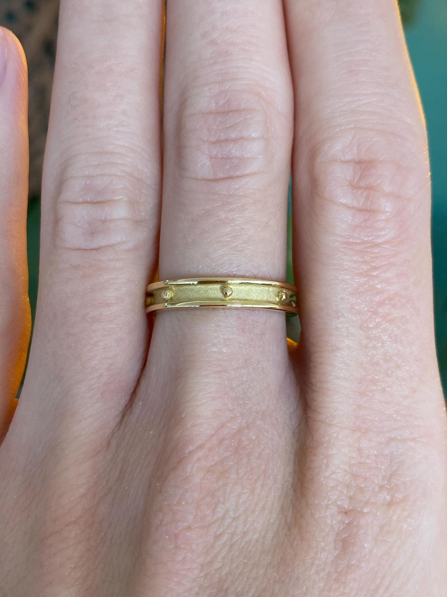 Vintage Solid 18k Yellow Gold Ball Design Ring Band - Size 6.5