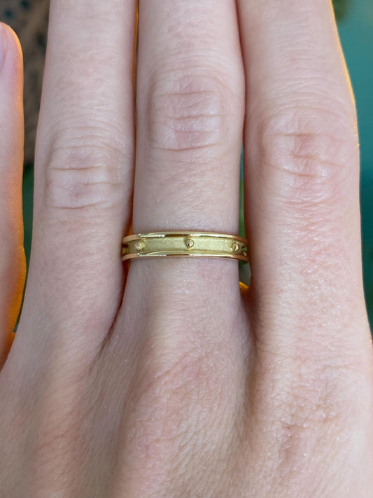 Vintage Solid 18k Yellow Gold Ball Design Ring Band - Size 6.5