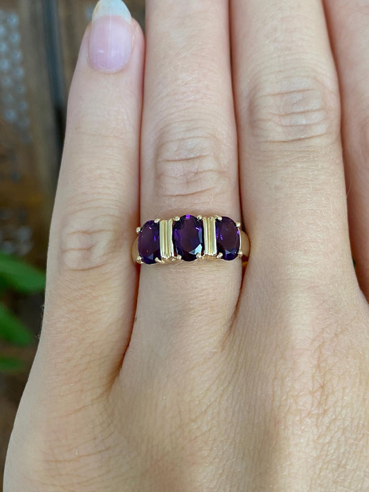 Vintage Solid 14k Yellow Gold Amethyst Row Ring - Size 6