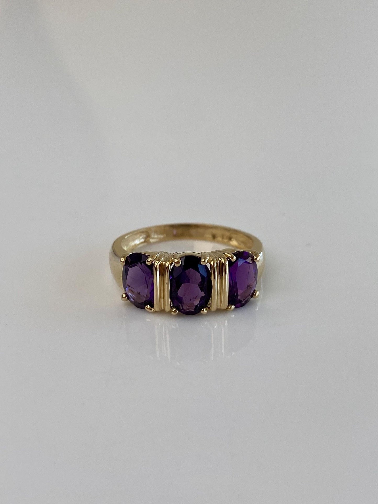 Vintage Solid 14k Yellow Gold Amethyst Row Ring - Size 6
