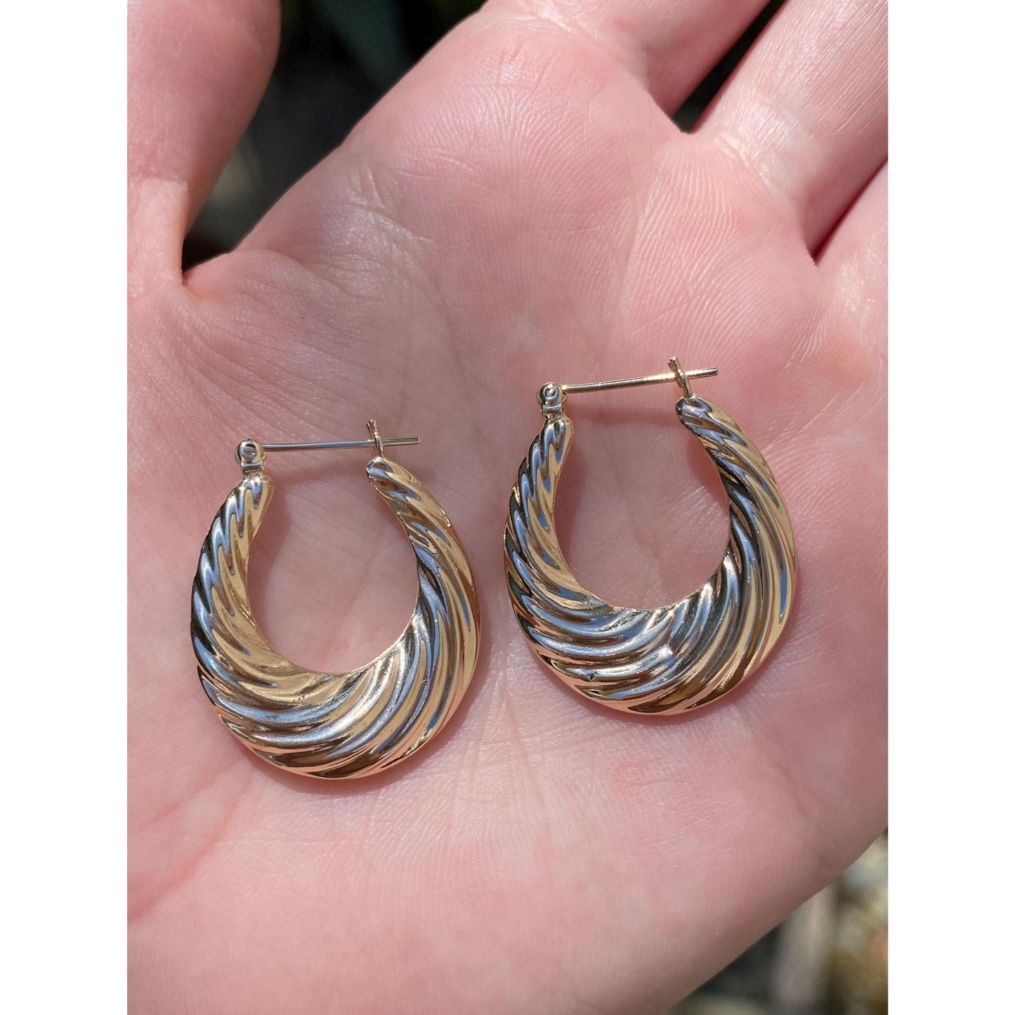 Vintage 14k Yellow Gold Scalloped Twist Hoop Earrings