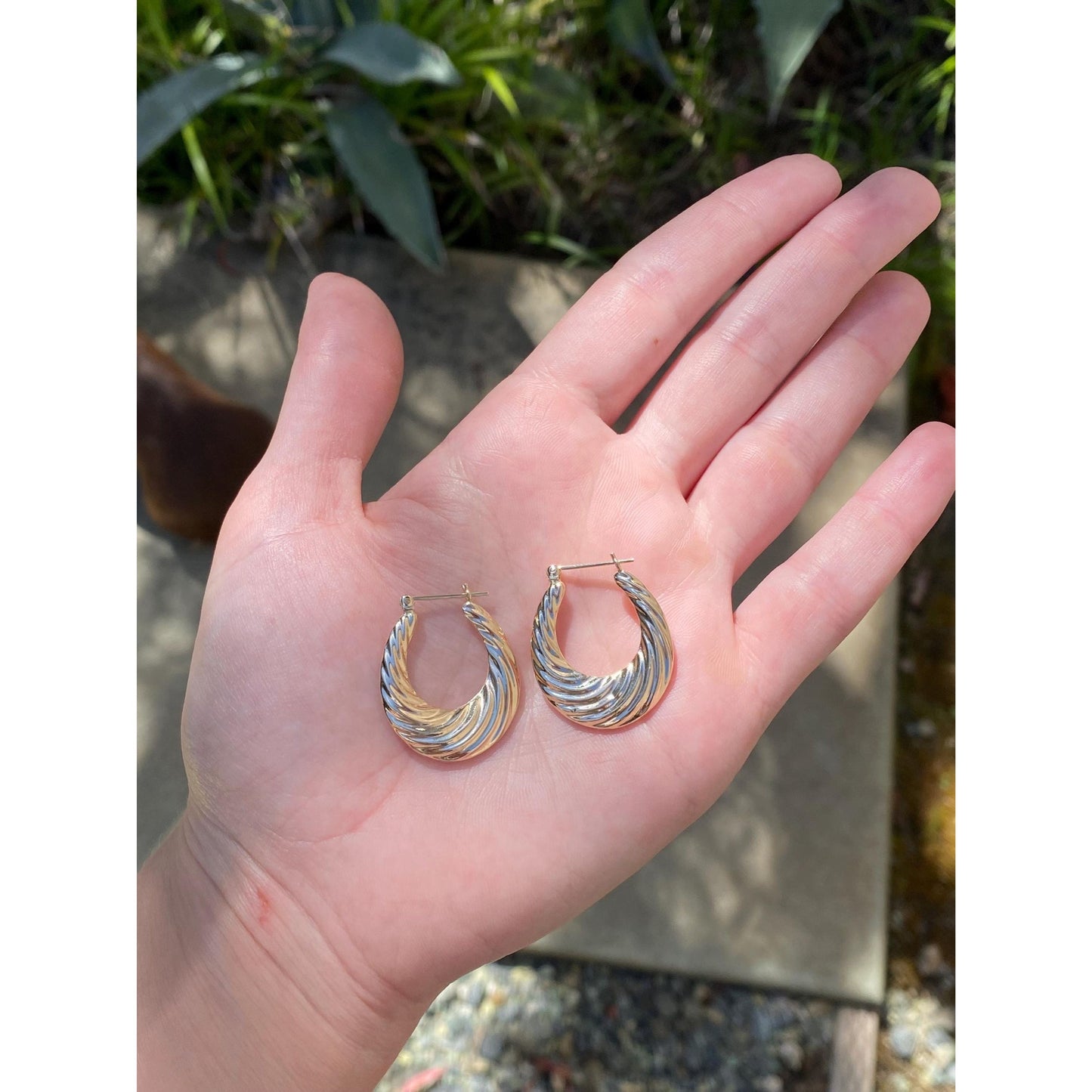 Vintage 14k Yellow Gold Scalloped Twist Hoop Earrings