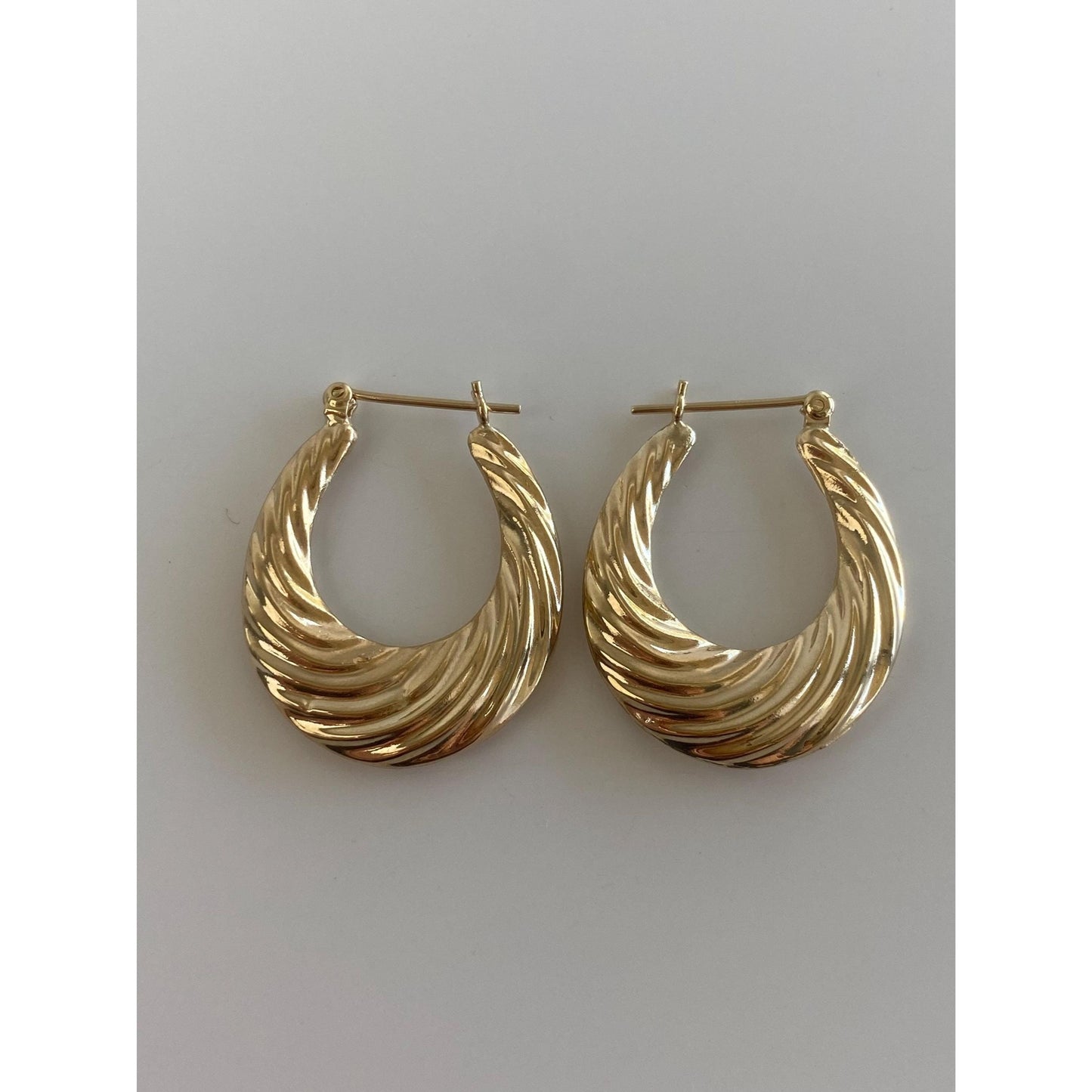 Vintage 14k Yellow Gold Scalloped Twist Hoop Earrings