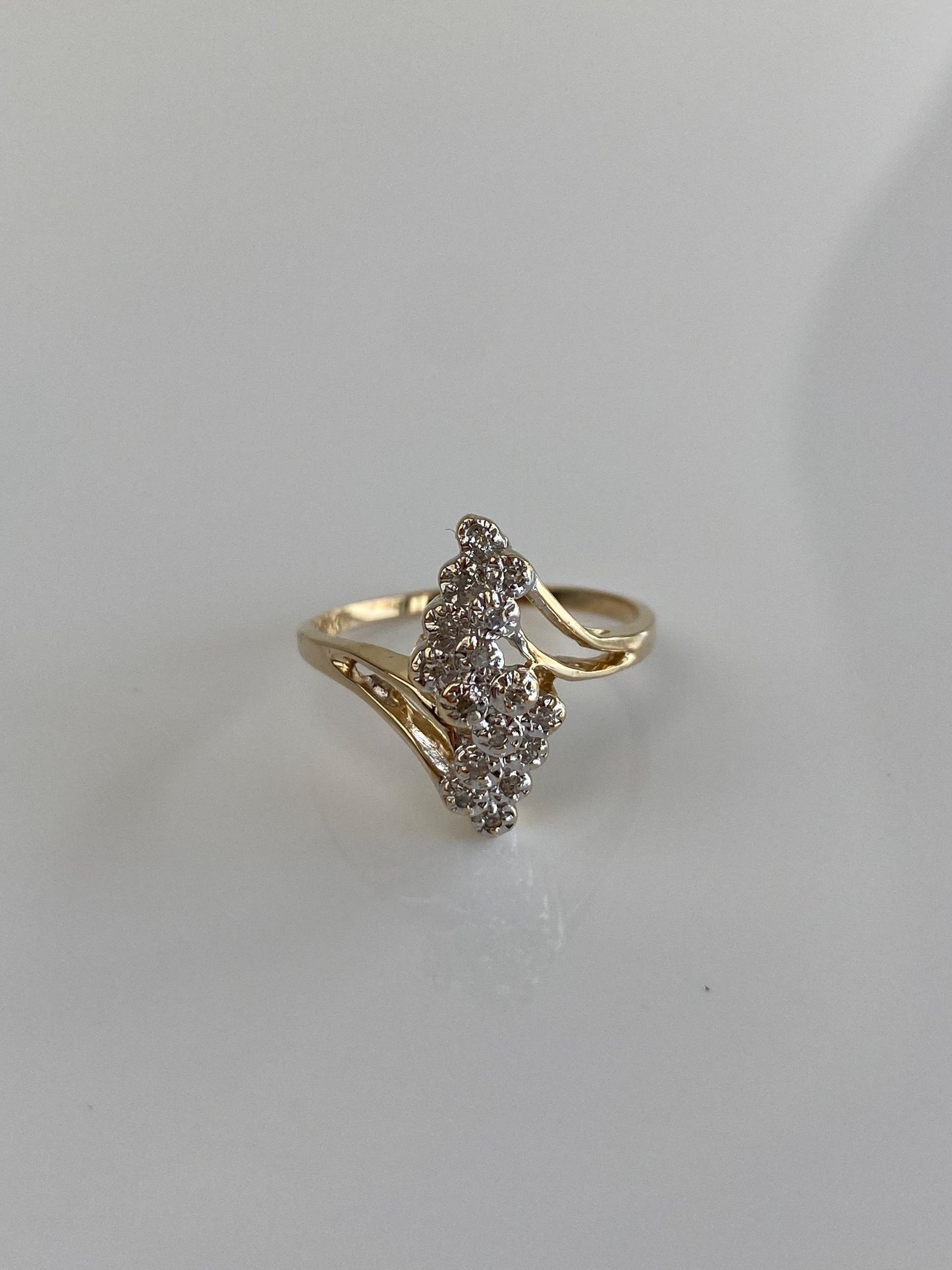 Vintage Solid 14k White & Yellow Gold Diamond Cluster Twist Ring - Size 6.25