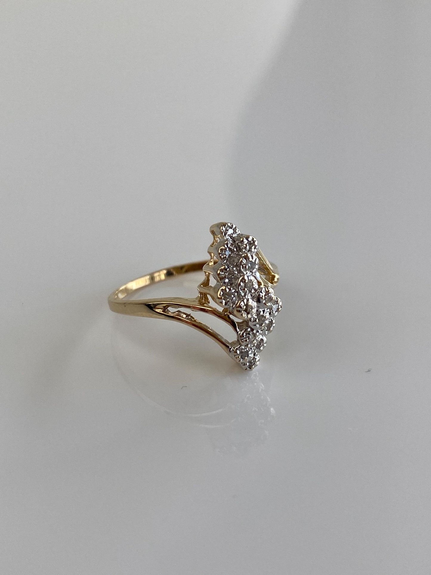 Vintage Solid 14k White & Yellow Gold Diamond Cluster Twist Ring - Size 6.25
