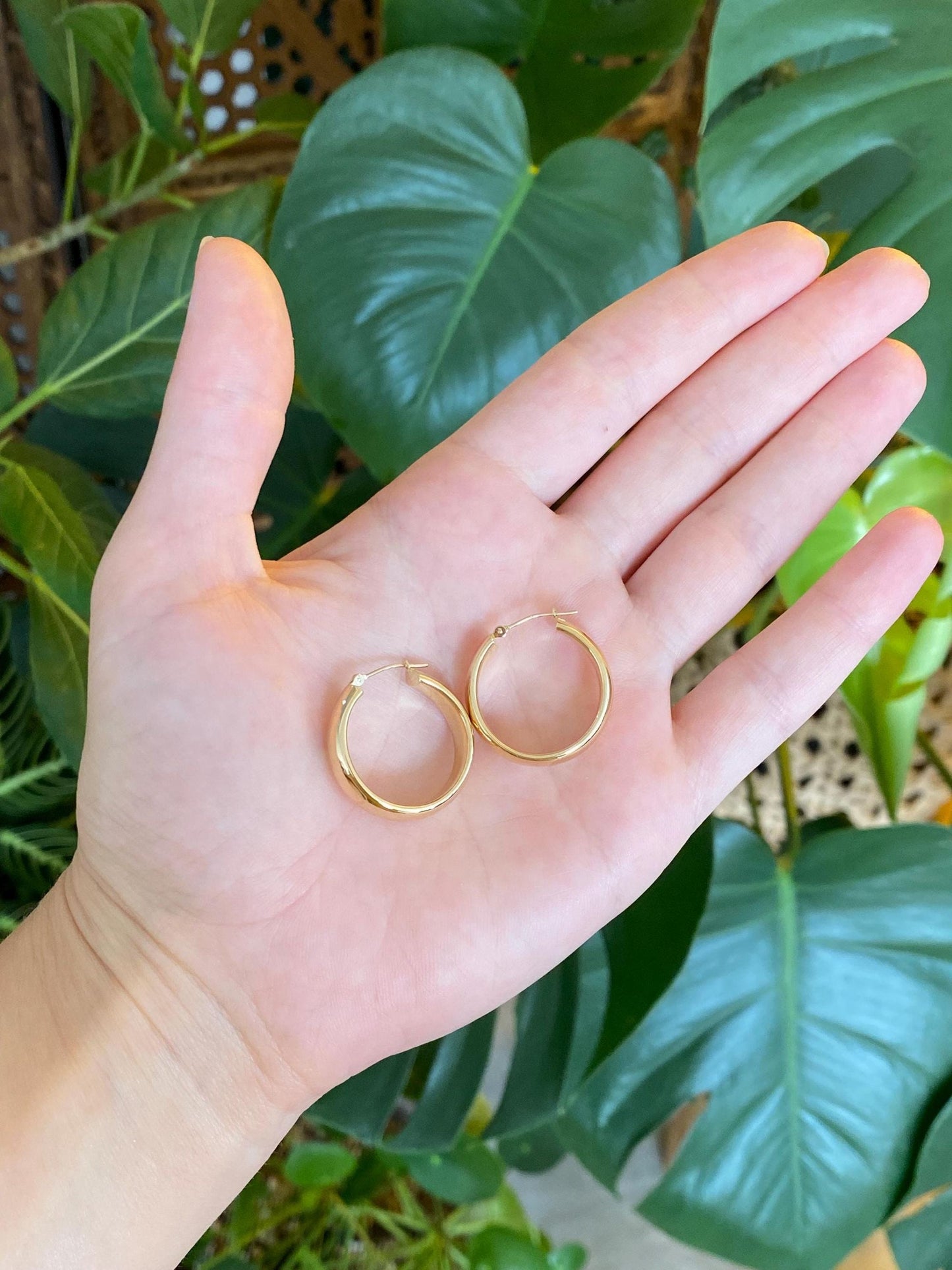 Vintage 18k Yellow Gold Hoop Earrings