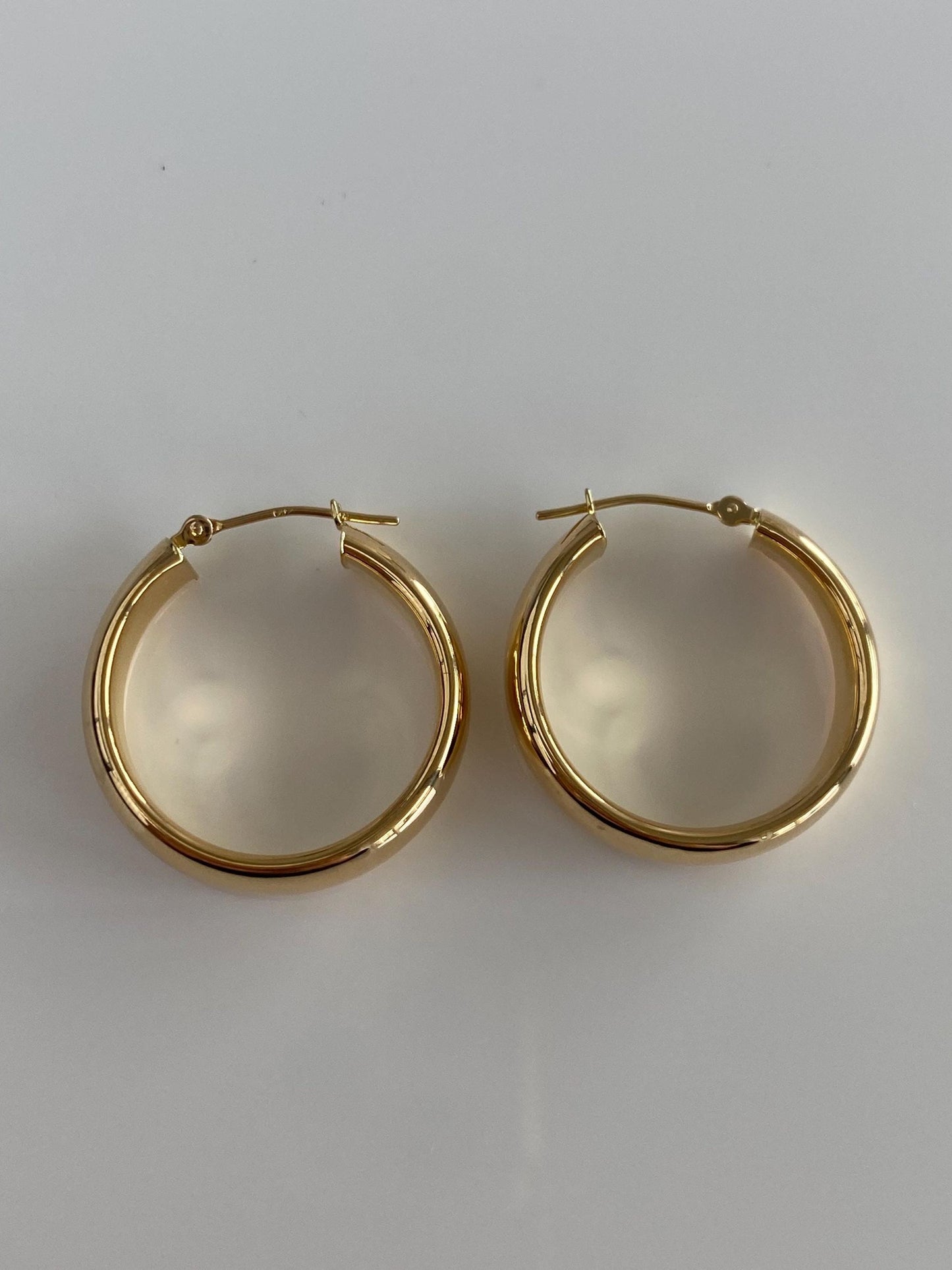 Vintage 18k Yellow Gold Hoop Earrings