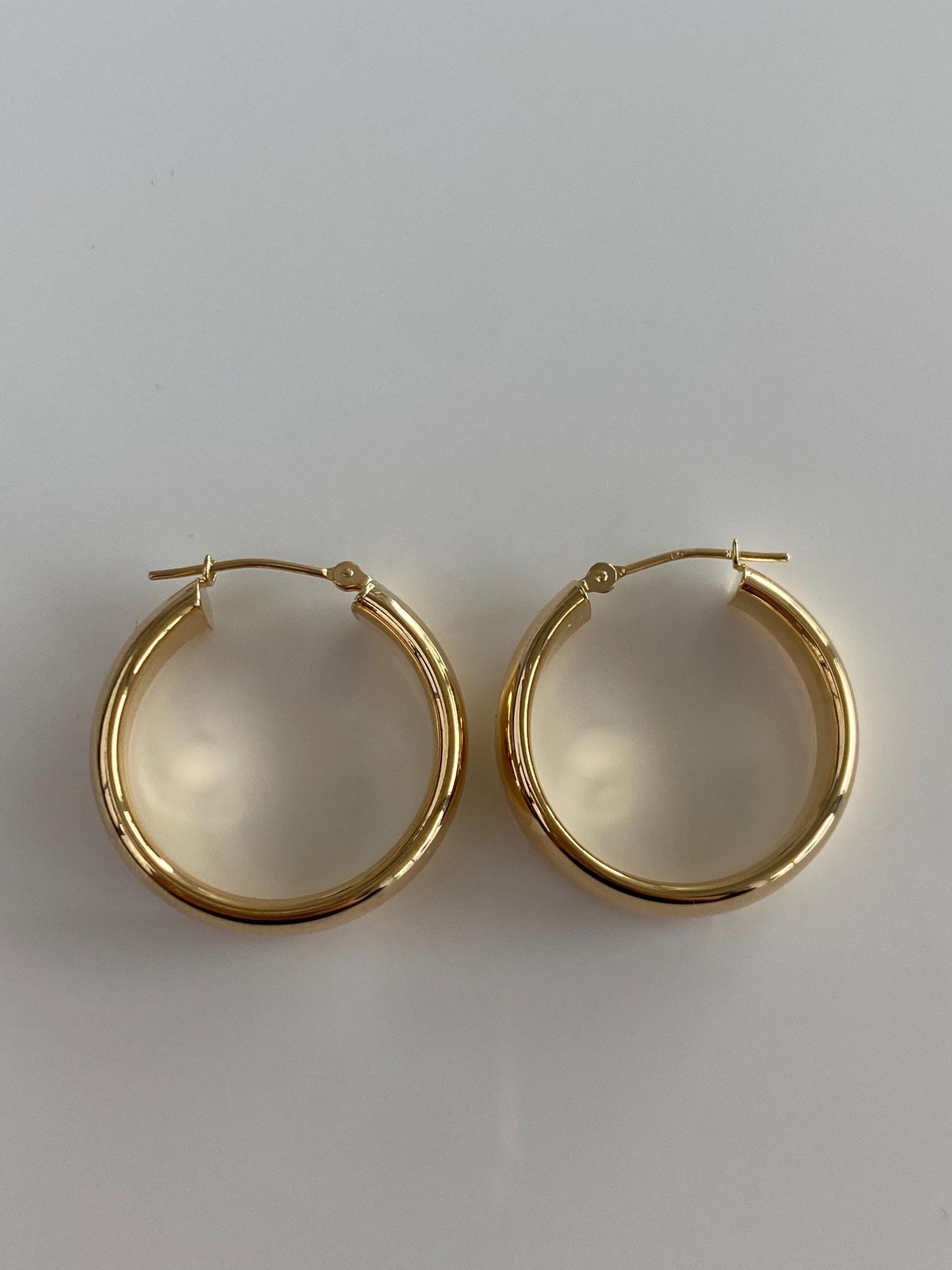 Vintage 18k Yellow Gold Hoop Earrings
