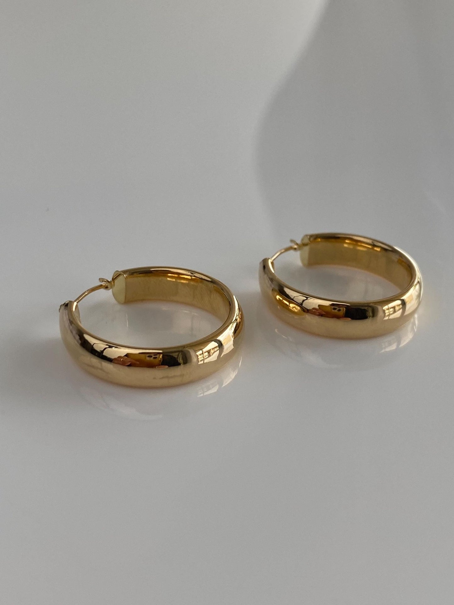 Vintage 18k Yellow Gold Hoop Earrings