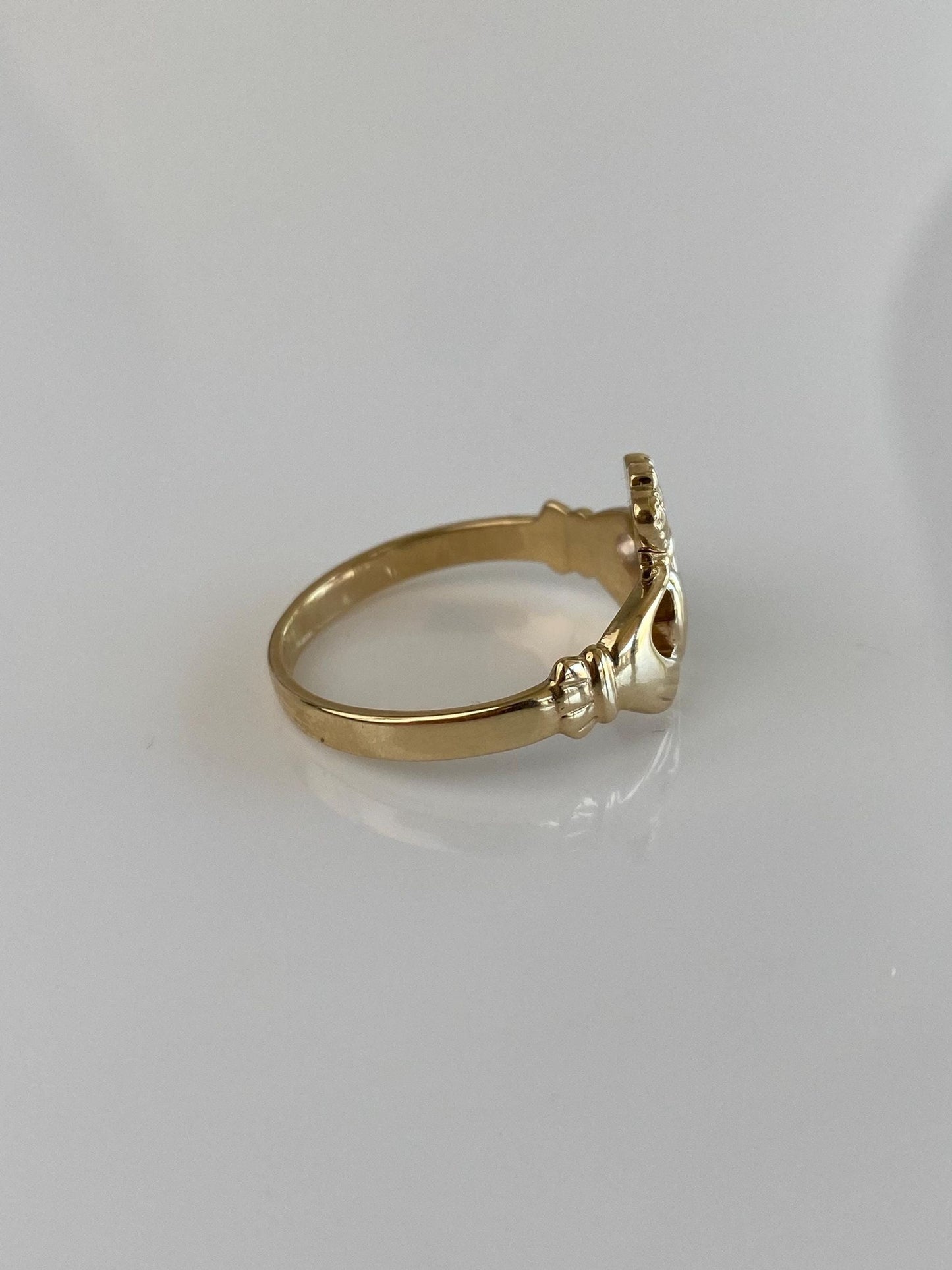 Solid 10k Yellow Gold Claddaugh Ring - Size 8.75