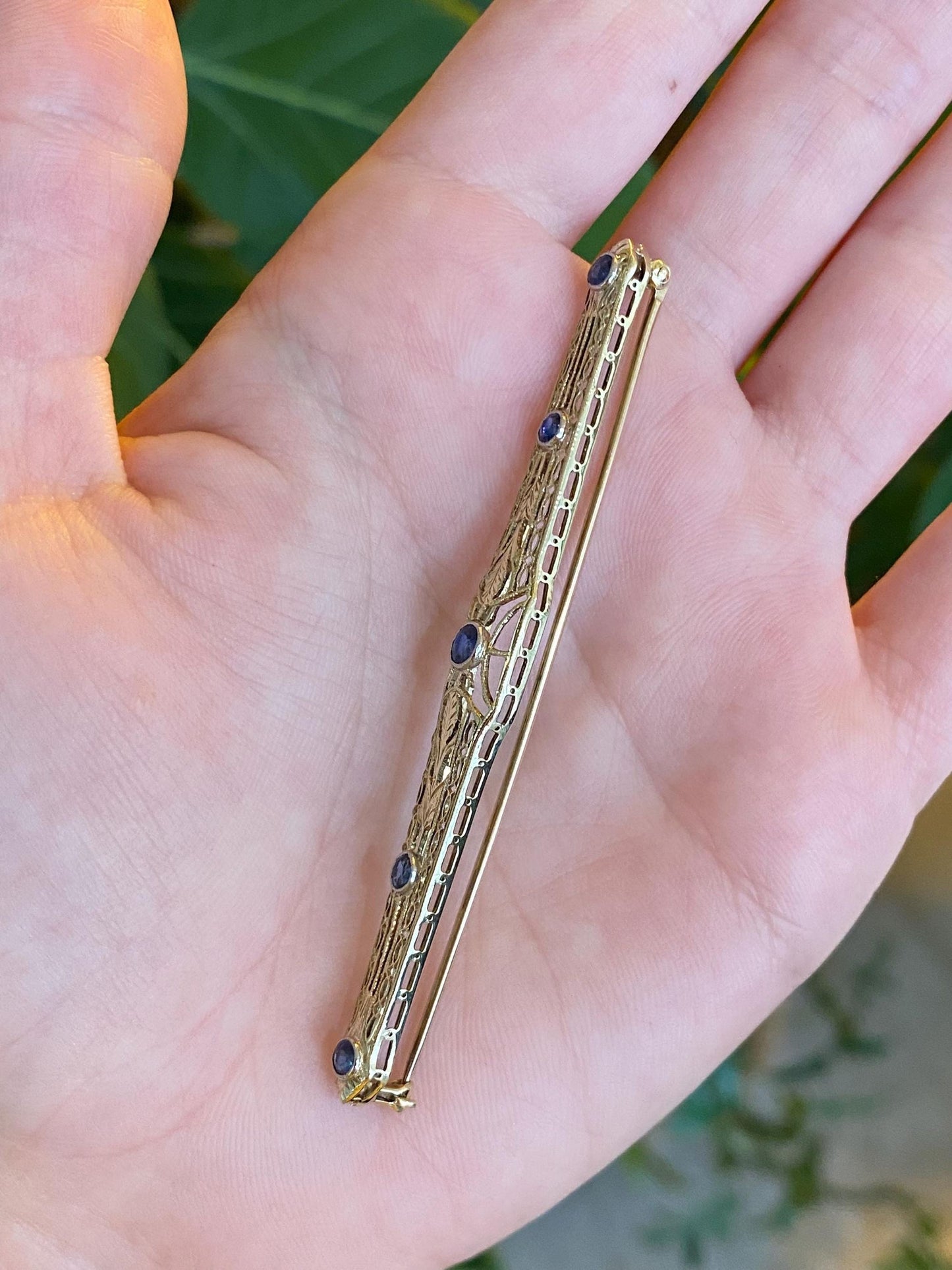 Vintage Solid 14k Yellow Gold Blue Sapphire Art Deco Bar Pin