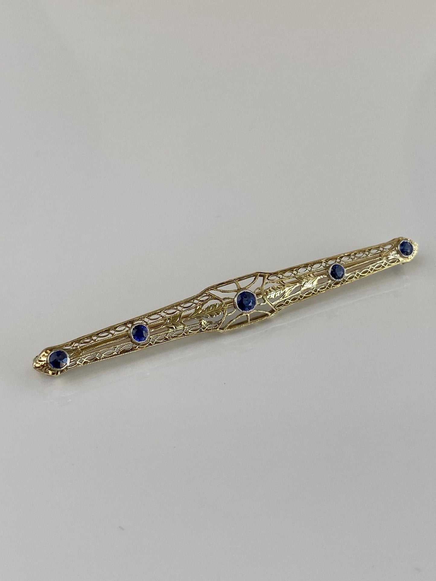 Vintage Solid 14k Yellow Gold Blue Sapphire Art Deco Bar Pin