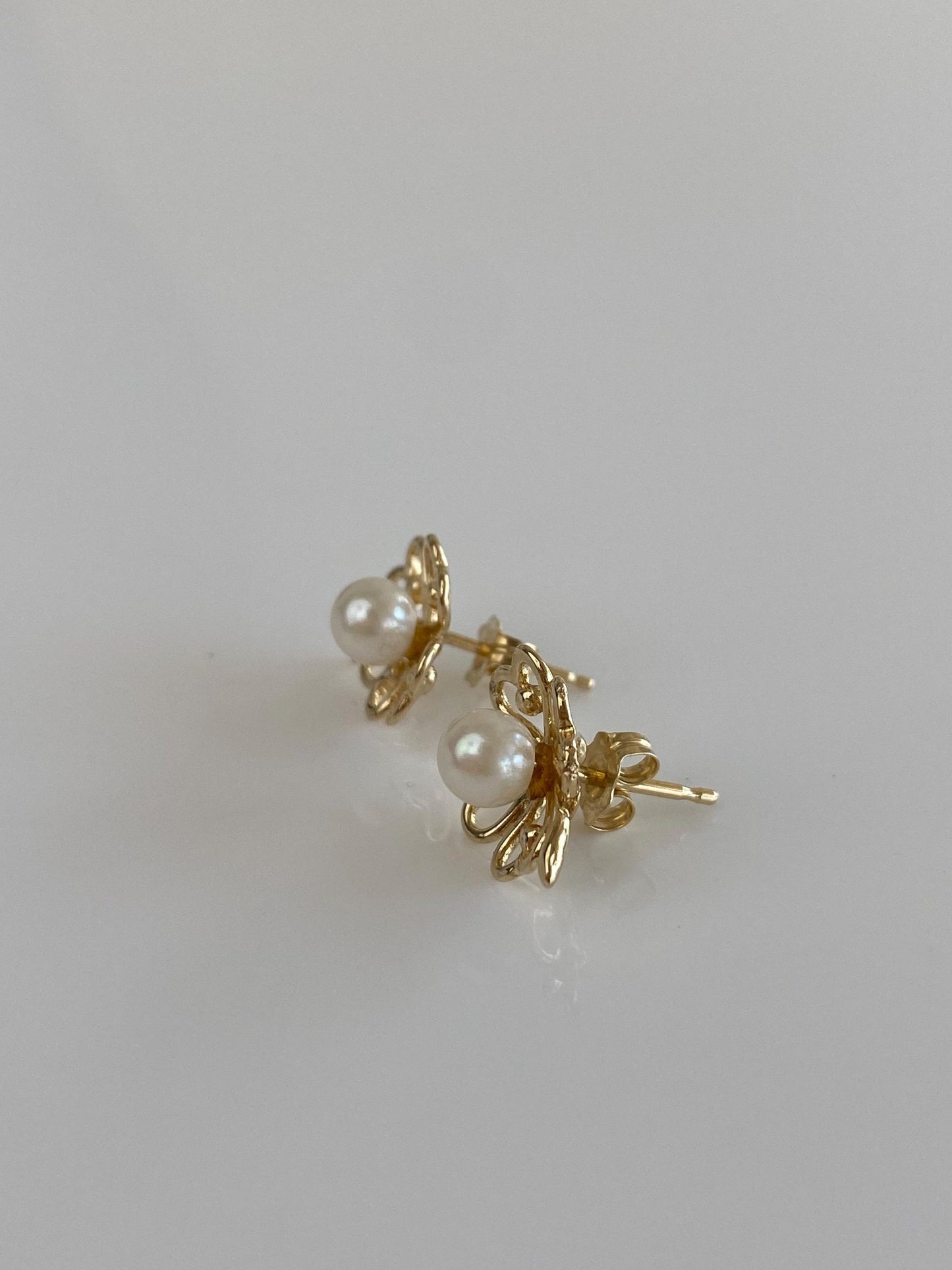 Vintage Solid 14k Yellow Gold Pearl Clover Stud Earrings