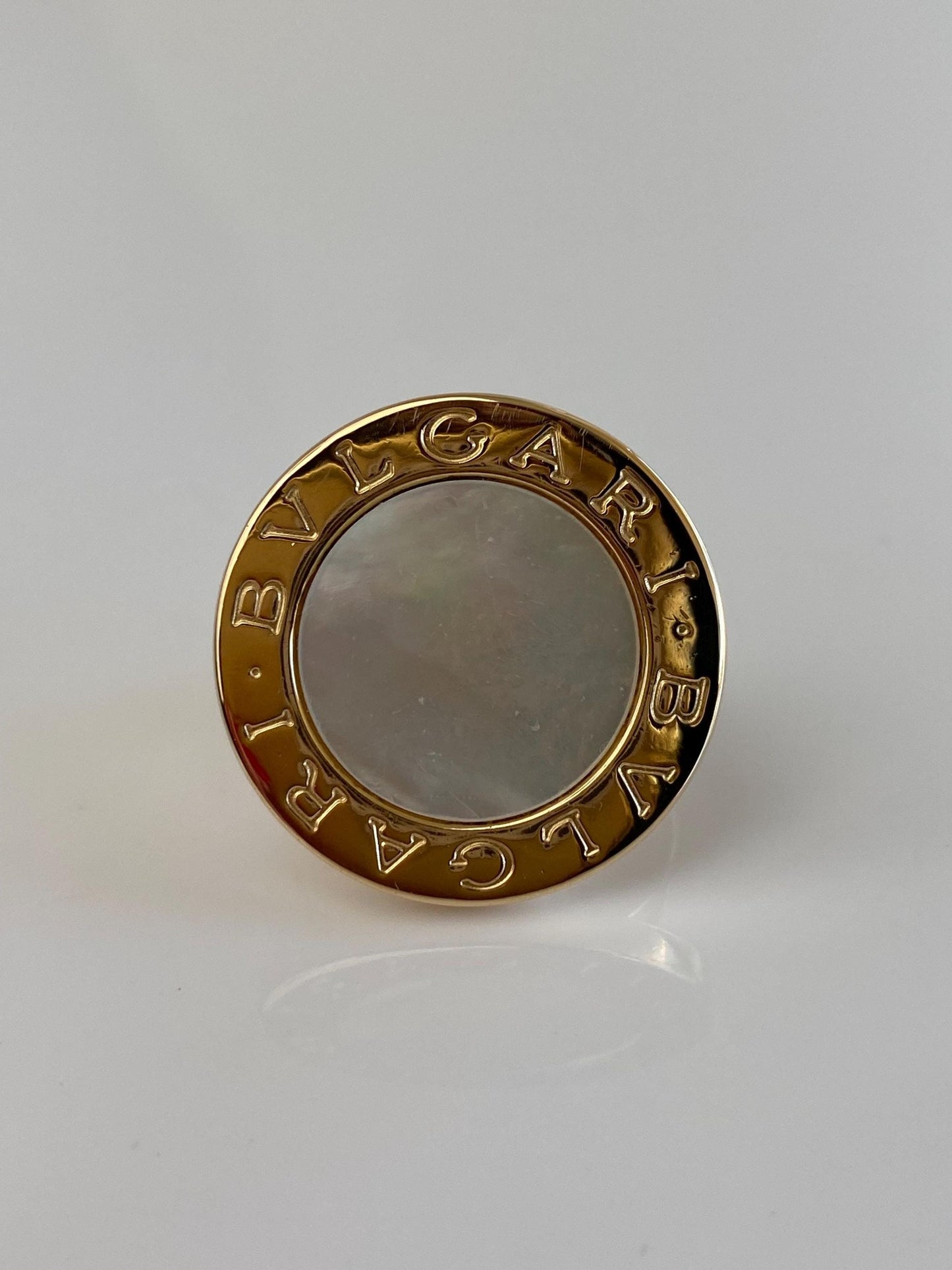 Vintage Solid 18k Yellow Gold Bvlgari Mother of Pearl Ring - Size 6