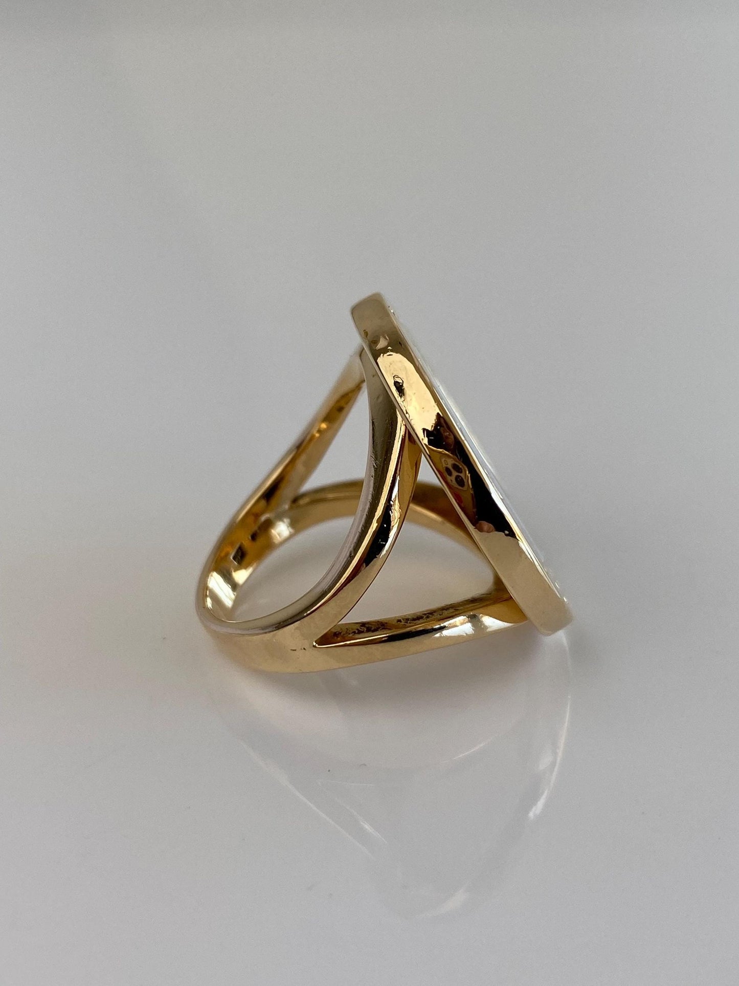 Vintage Solid 18k Yellow Gold Bvlgari Mother of Pearl Ring - Size 6