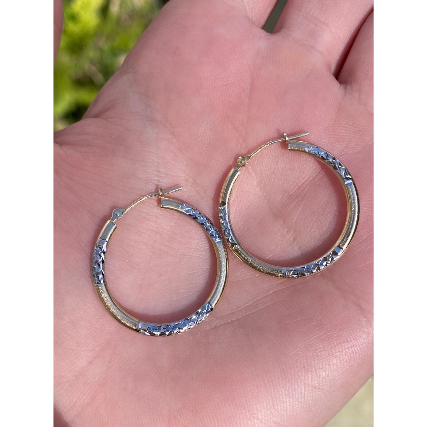 Vintage 10k White & Yellow Gold Pattern Stripe Hoop Earrings