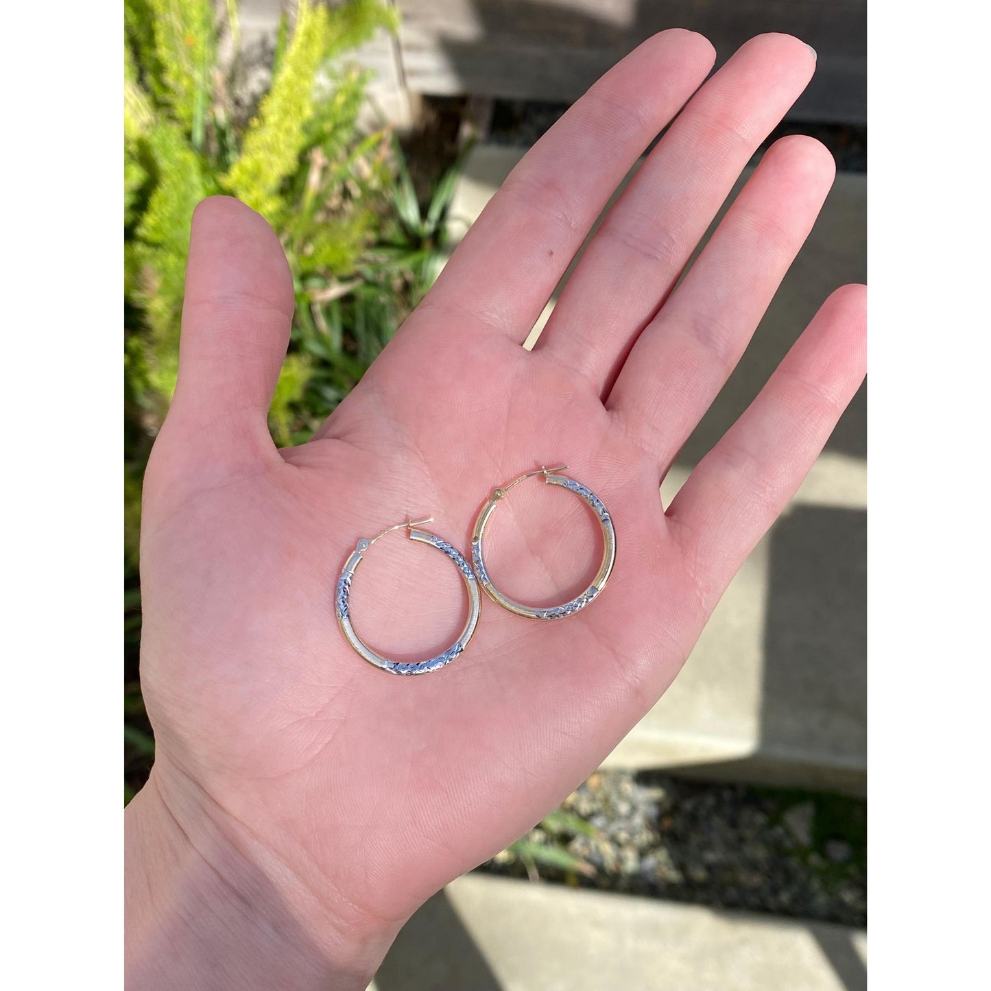 Vintage 10k White & Yellow Gold Pattern Stripe Hoop Earrings