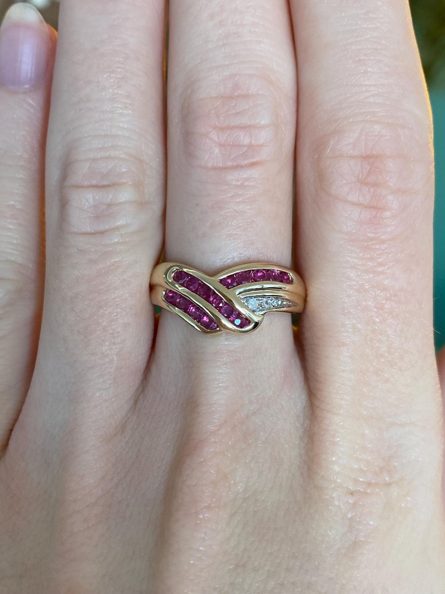 Vintage Solid 14k Yellow Gold Pink & Clear Sapphire Ring - Size 7.25