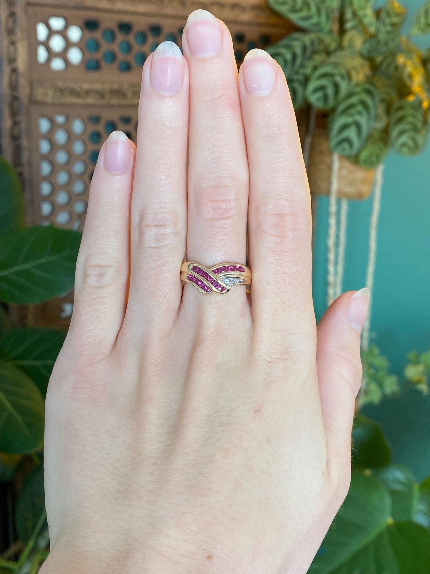 Vintage Solid 14k Yellow Gold Pink & Clear Sapphire Ring - Size 7.25