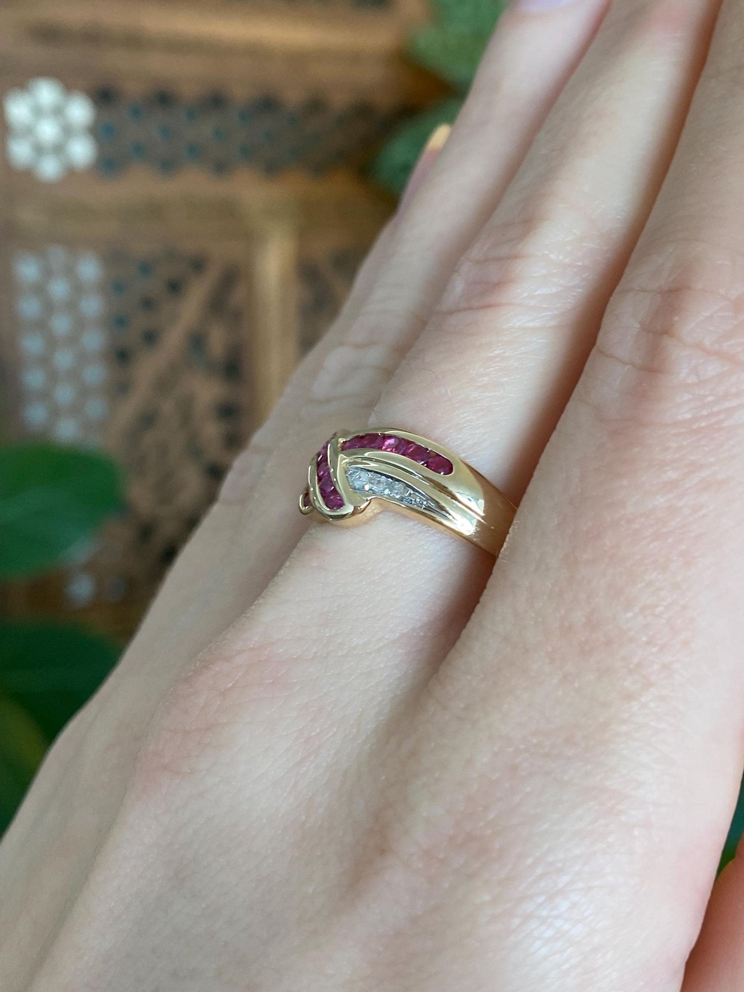 Vintage Solid 14k Yellow Gold Pink & Clear Sapphire Ring - Size 7.25