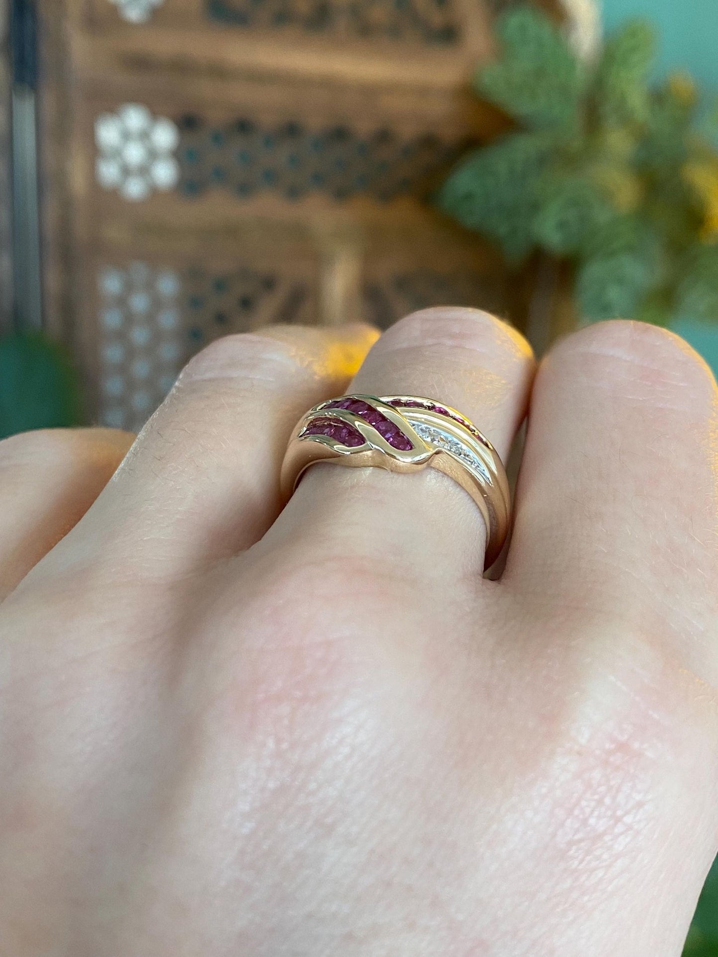 Vintage Solid 14k Yellow Gold Pink & Clear Sapphire Ring - Size 7.25