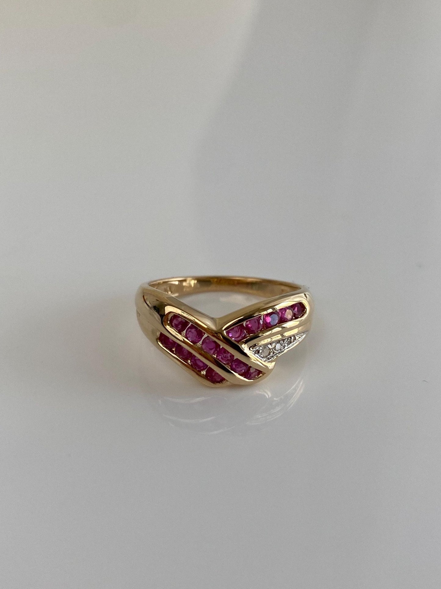 Vintage Solid 14k Yellow Gold Pink & Clear Sapphire Ring - Size 7.25