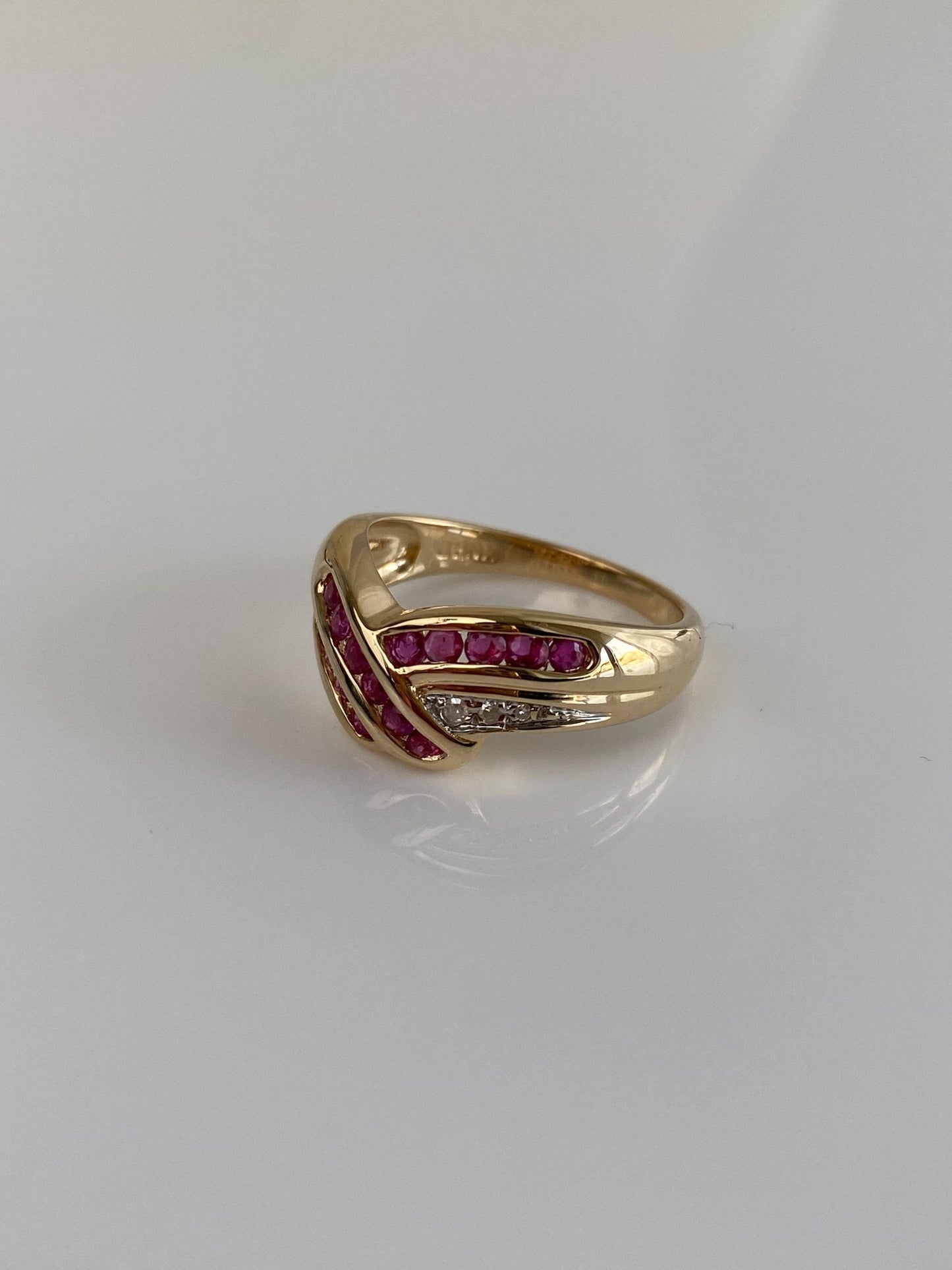 Vintage Solid 14k Yellow Gold Pink & Clear Sapphire Ring - Size 7.25